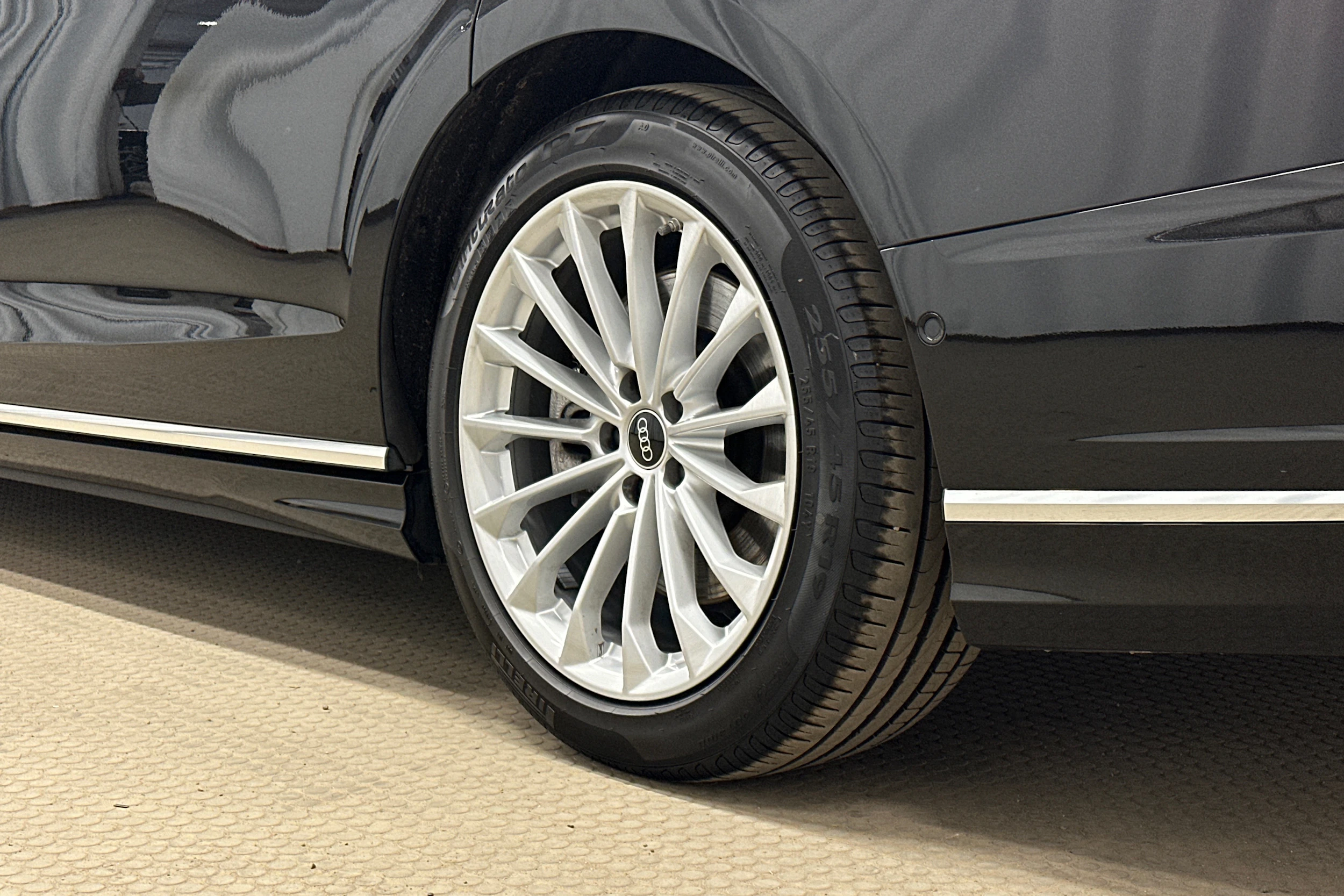 musta Audi A8 2025 kuva 10.