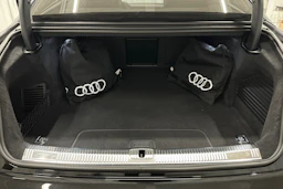 musta Audi A8 2025 kuva 11.