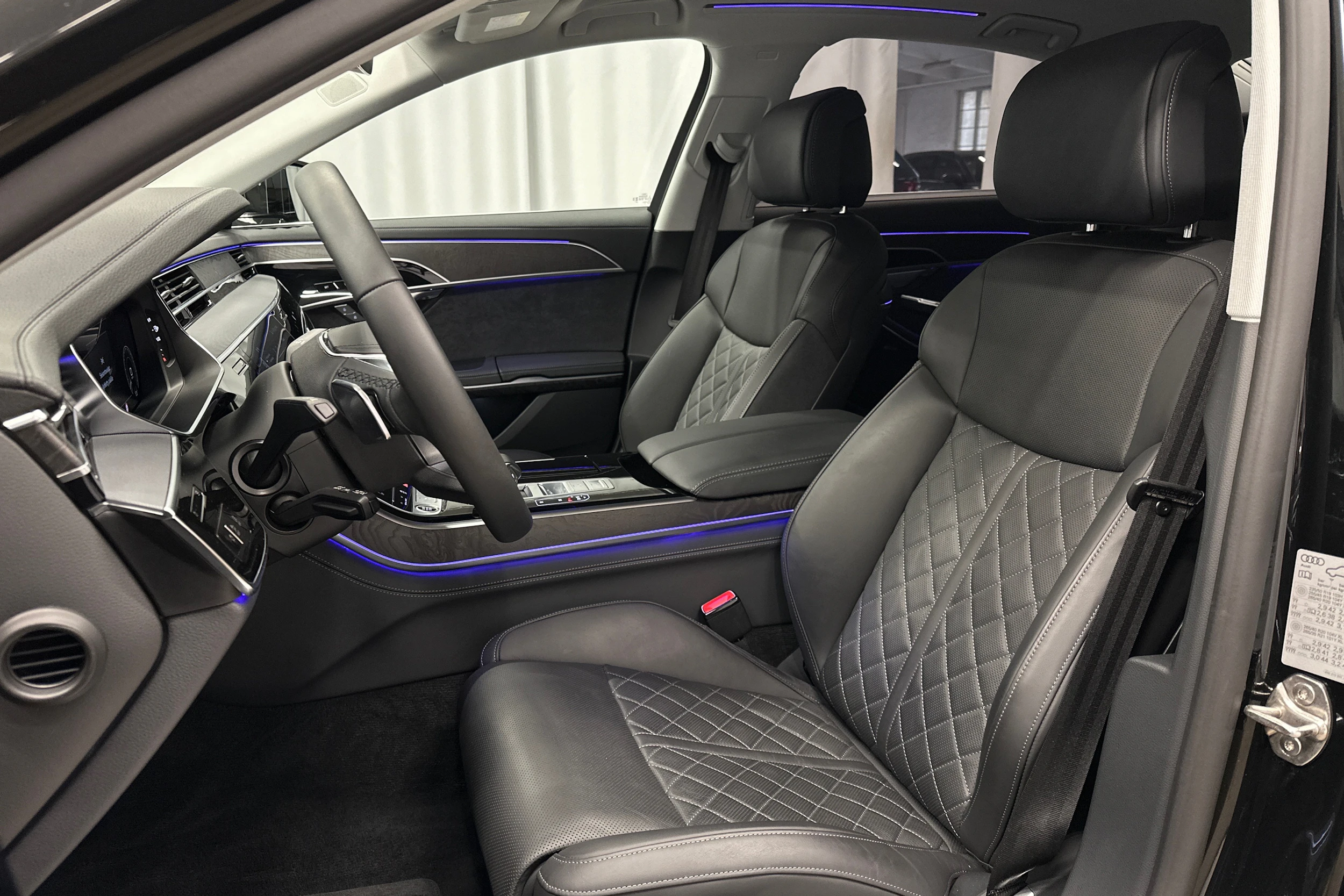 musta Audi A8 2025 kuva 13.