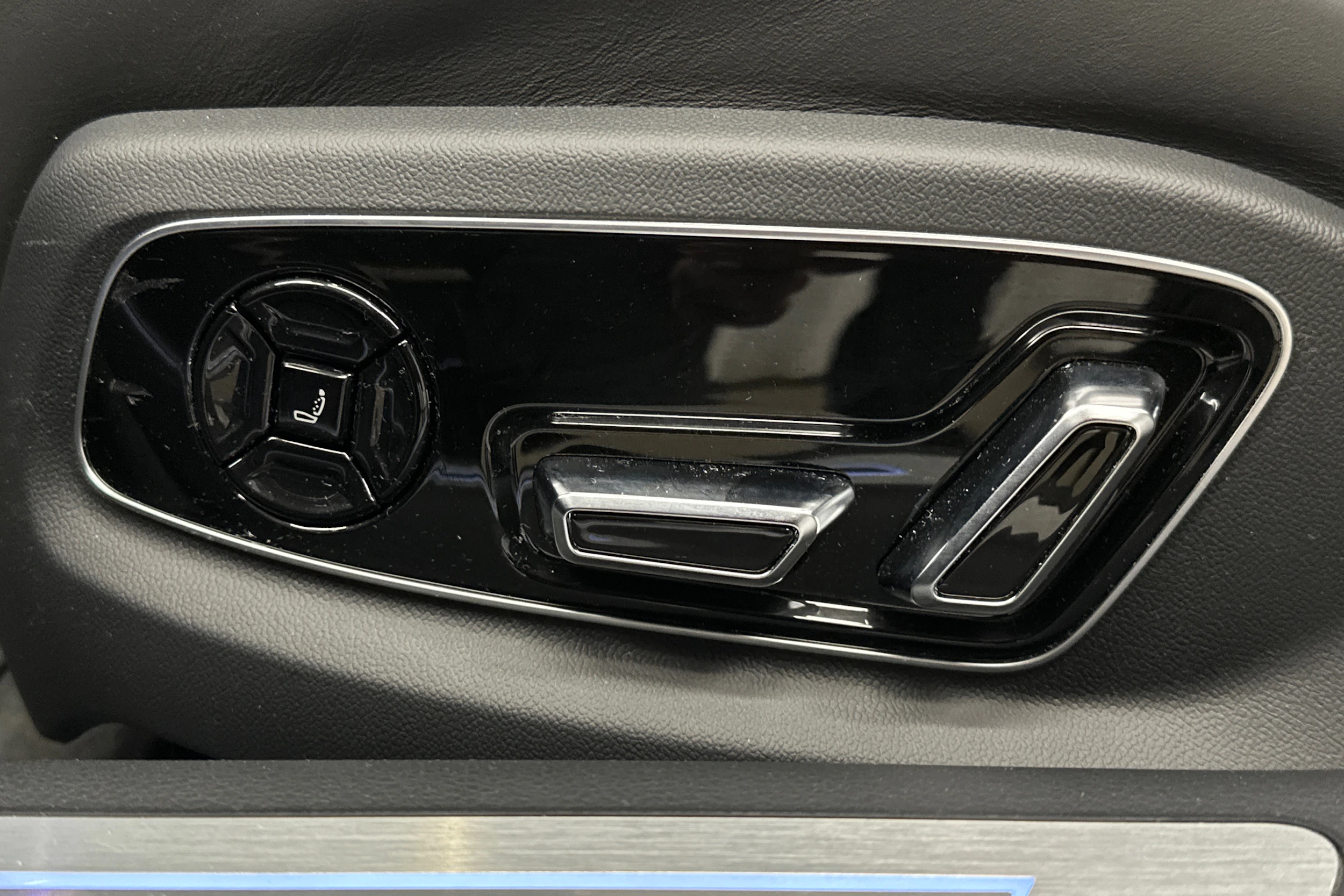 musta Audi A8 2025 kuva 14.