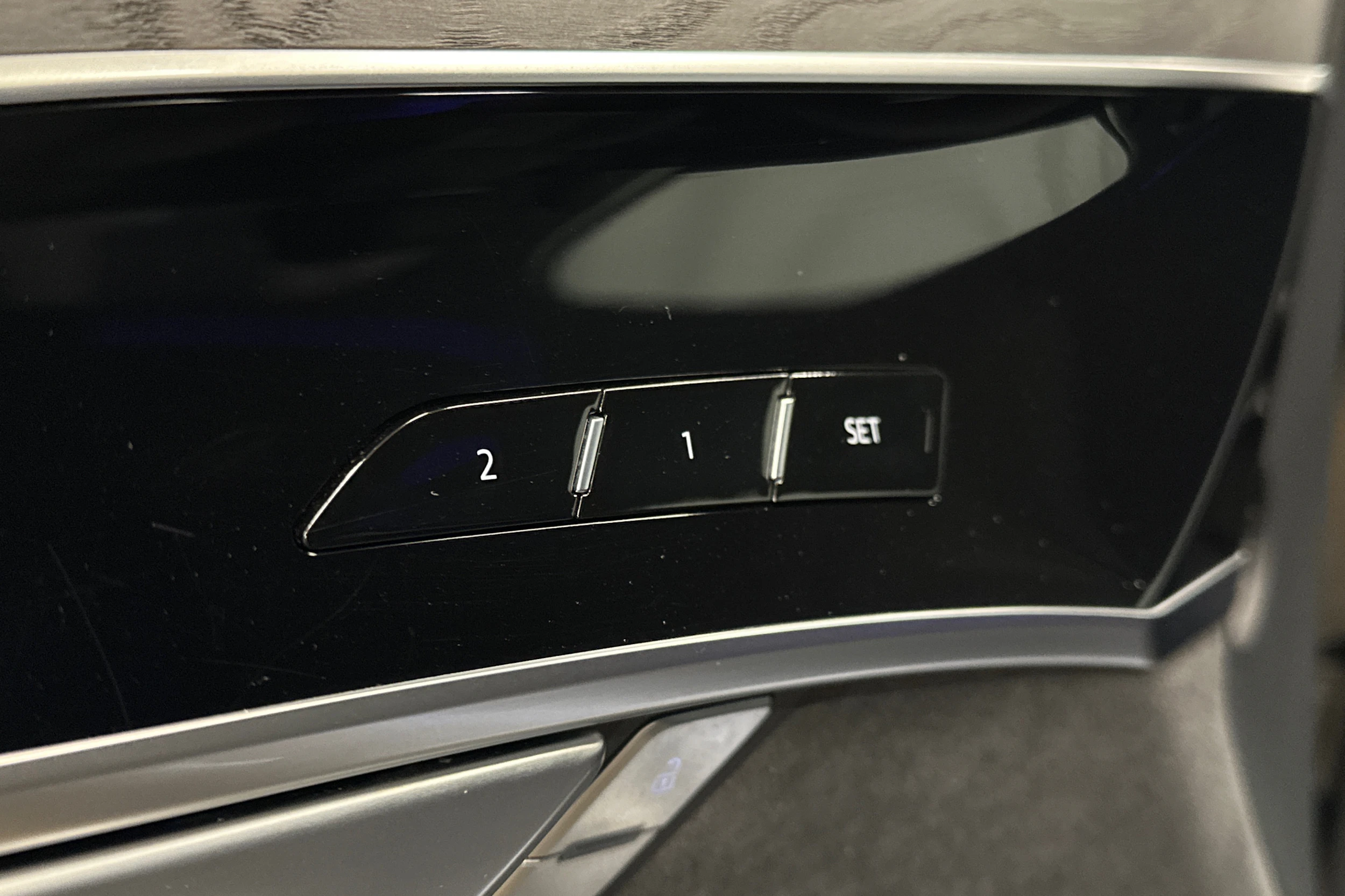 musta Audi A8 2025 kuva 15.