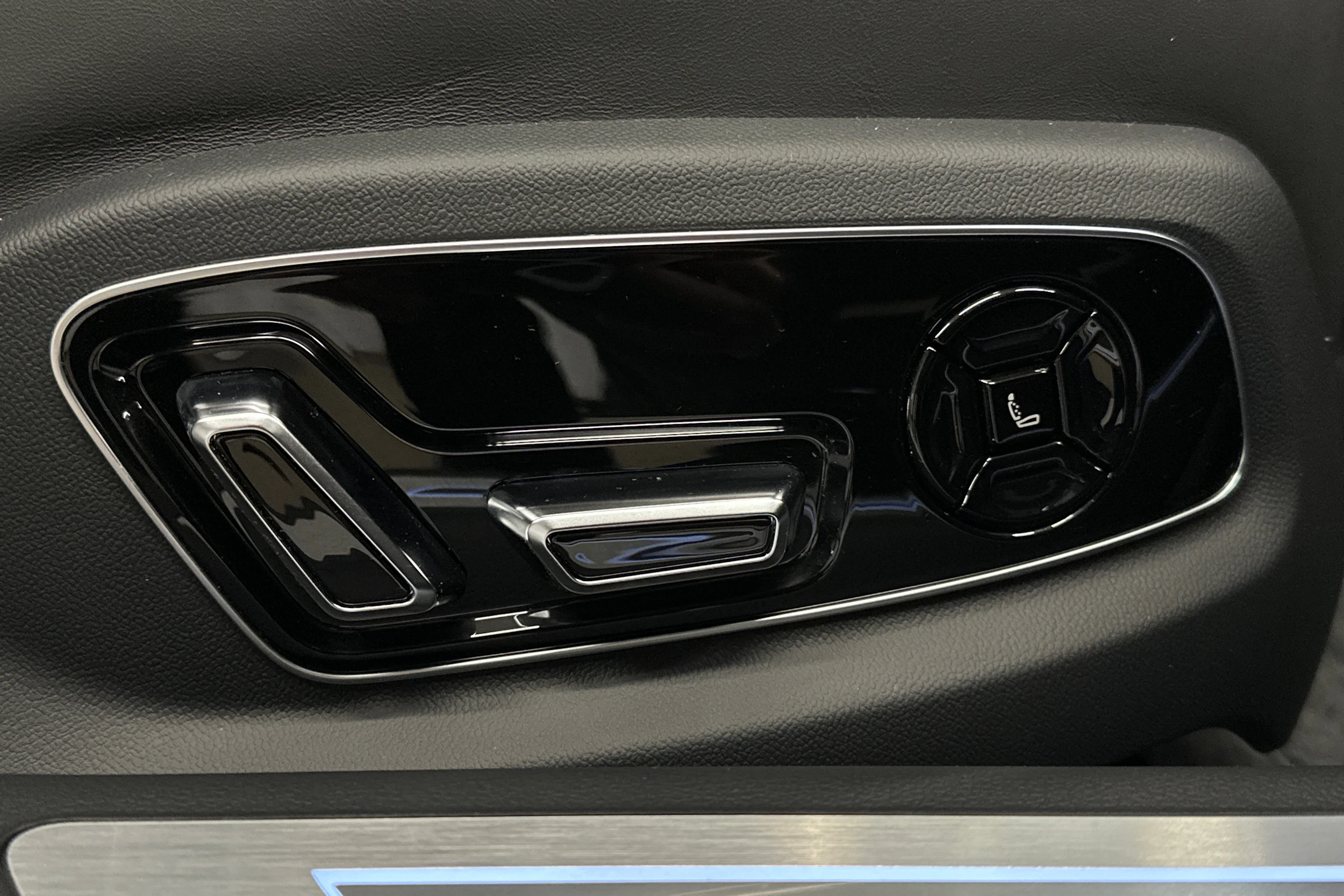 musta Audi A8 2025 kuva 16.
