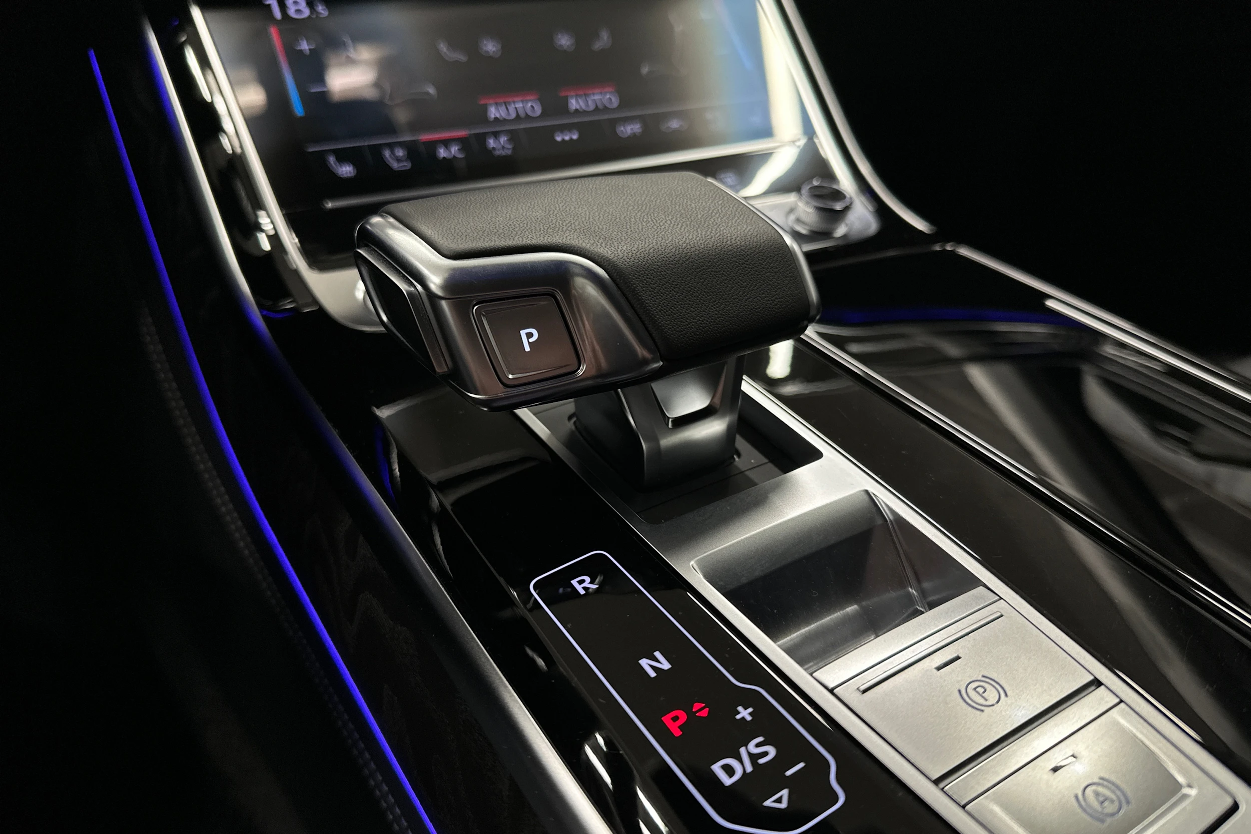 musta Audi A8 2025 kuva 34.