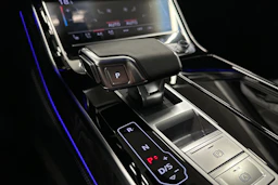 musta Audi A8 2025 kuva 34.