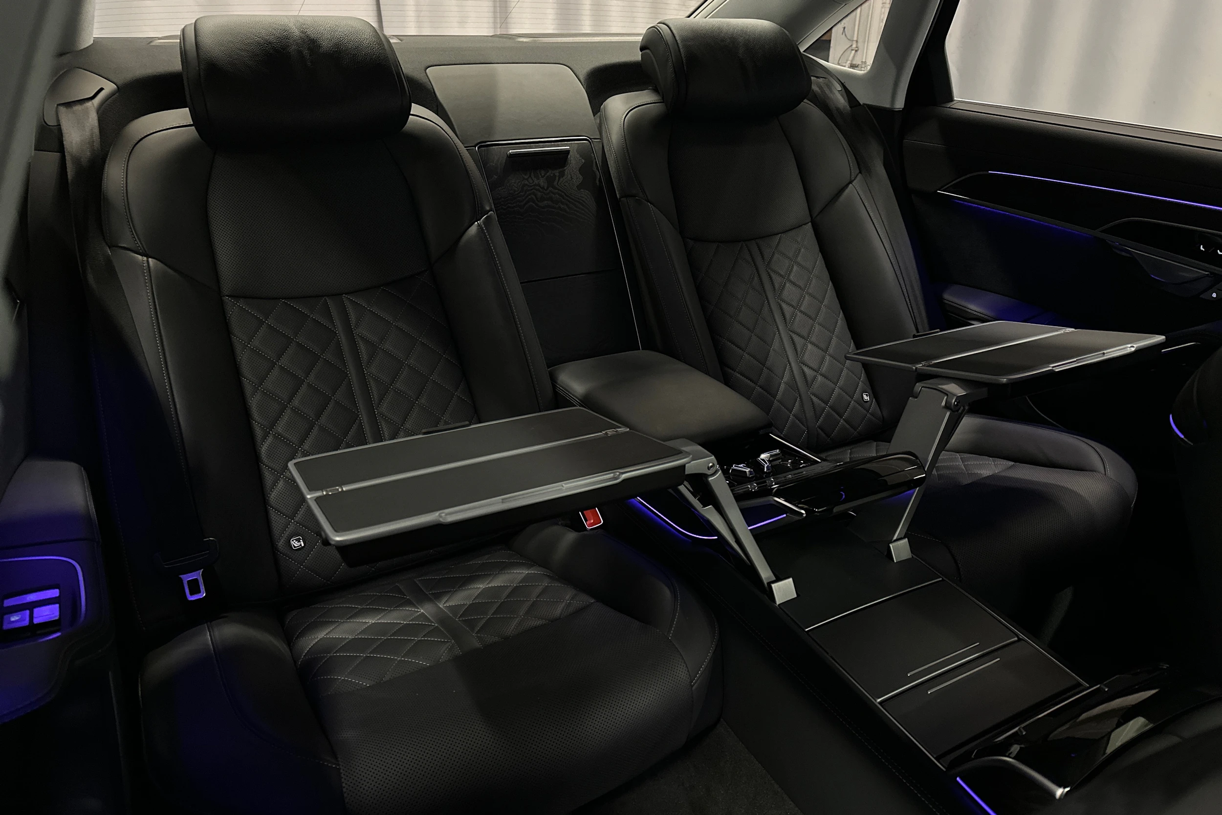 musta Audi A8 2025 kuva 35.