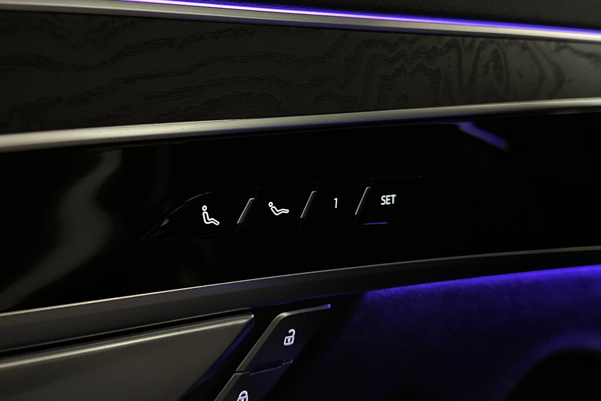 musta Audi A8 2025 kuva 36.