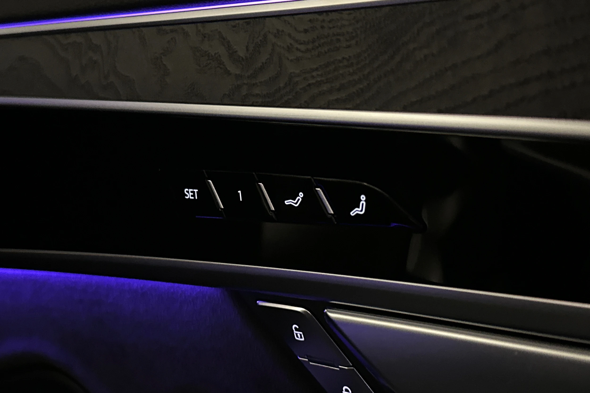 musta Audi A8 2025 kuva 37.