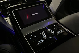 musta Audi A8 2025 kuva 38.
