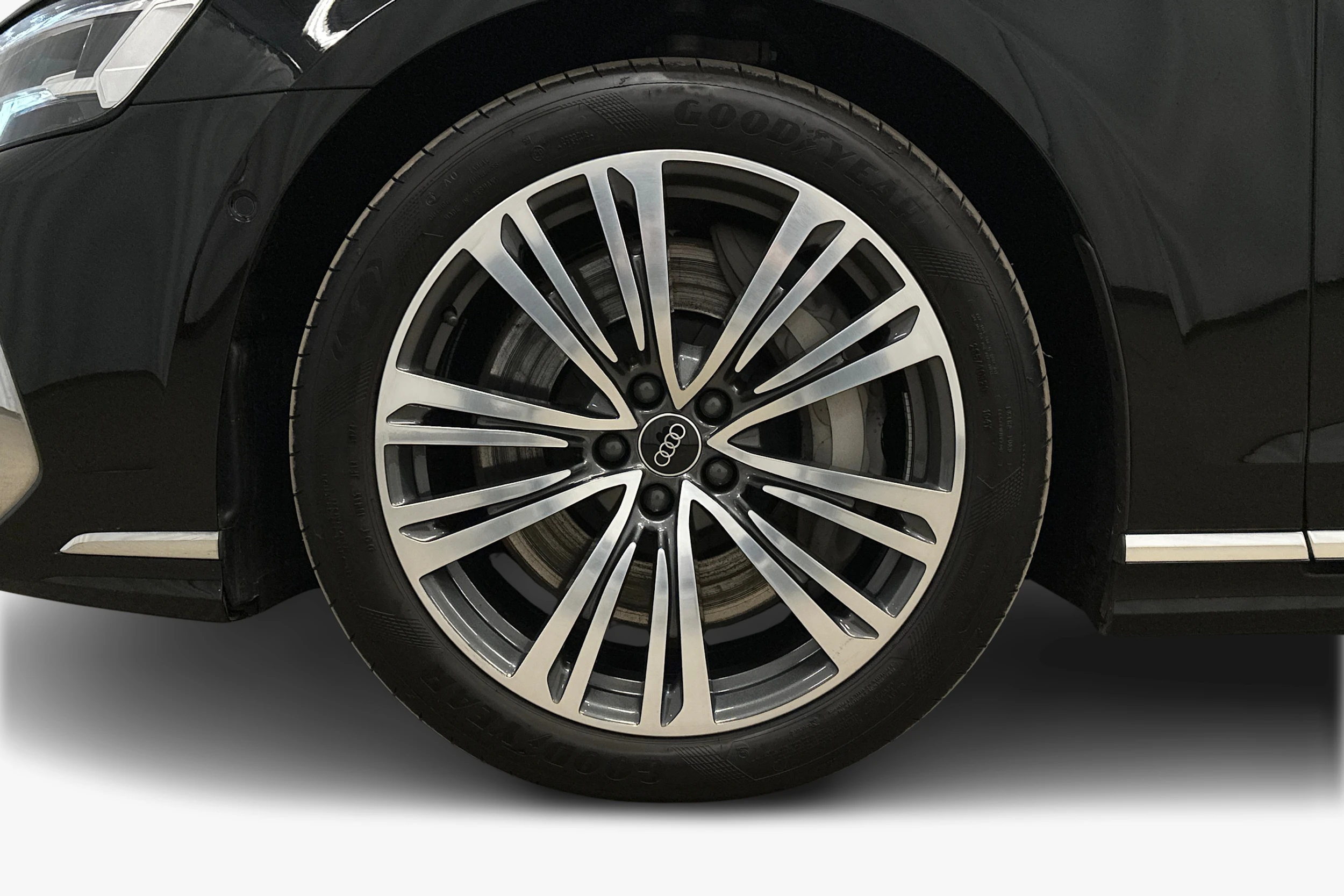 musta Audi A8 2025 kuva 9.