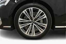 musta Audi A8 2025 kuva 9.