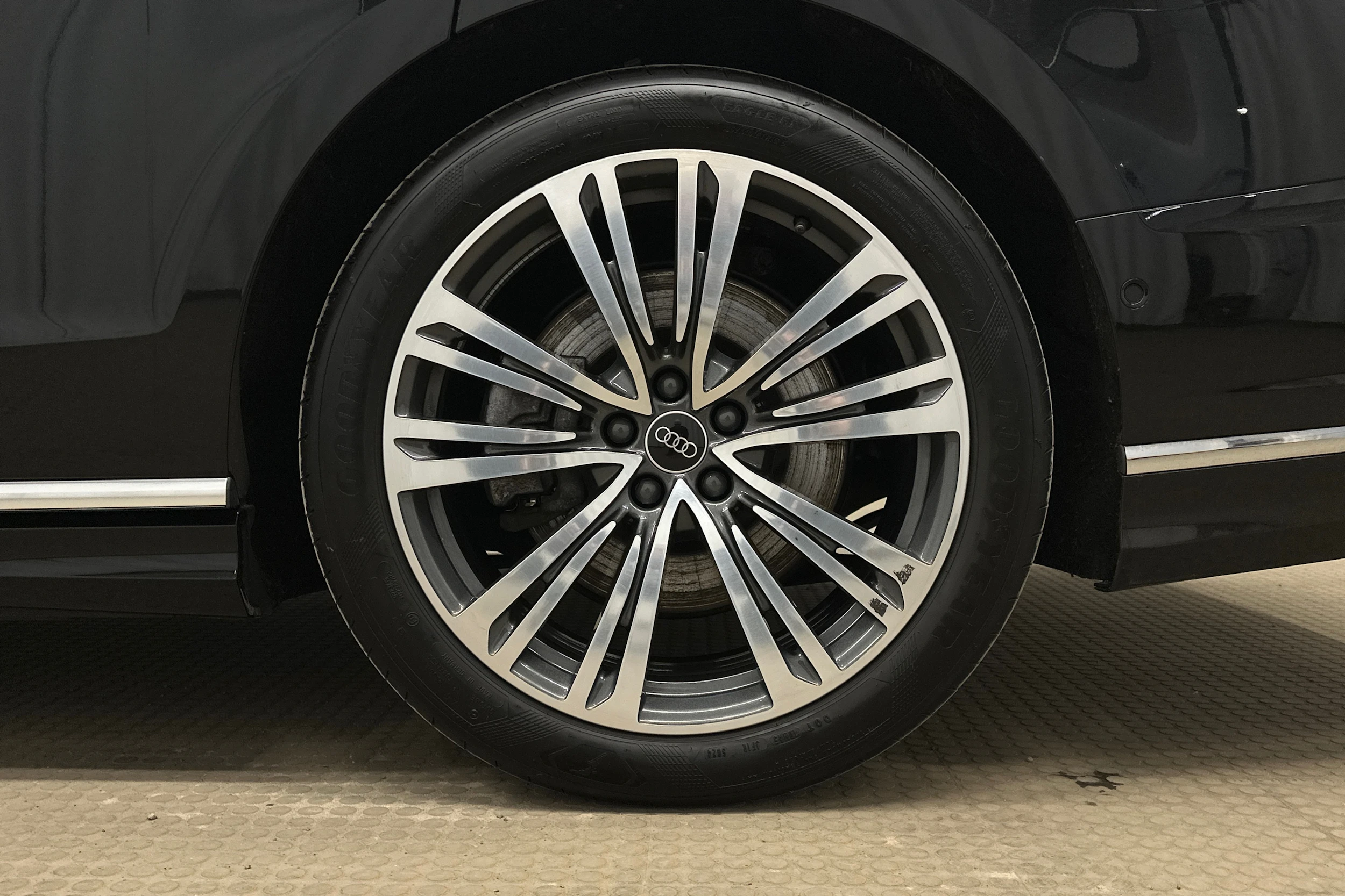 musta Audi A8 2025 kuva 10.