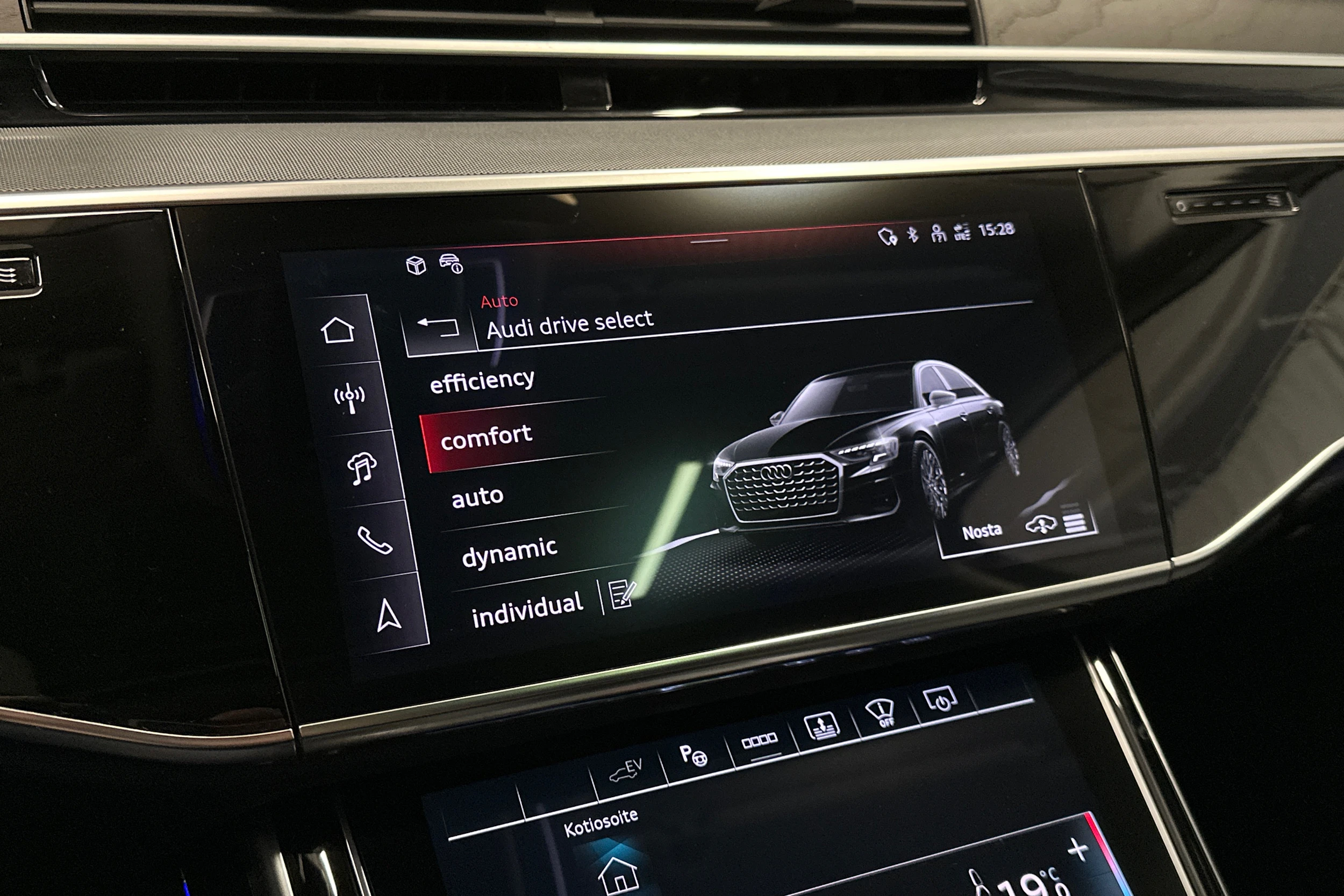 musta Audi A8 2025 kuva 18.