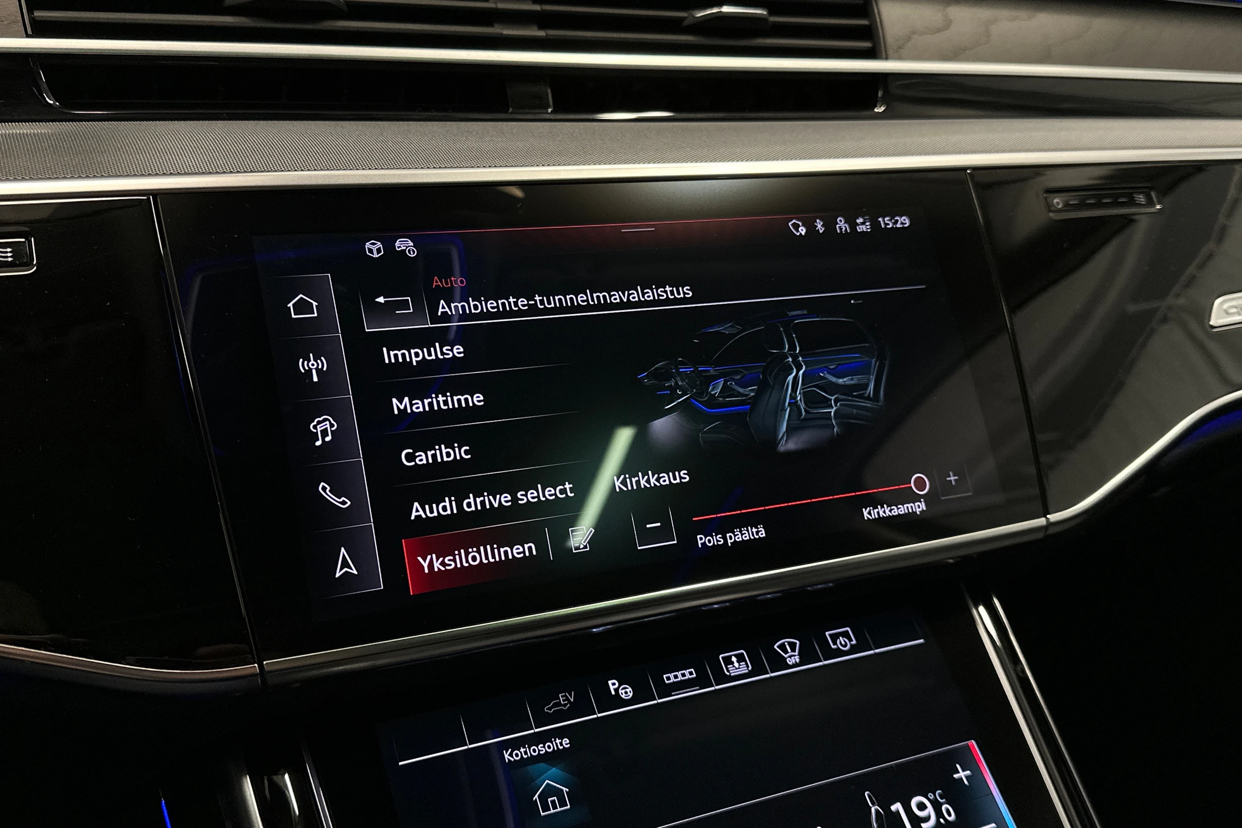 musta Audi A8 2025 kuva 21.