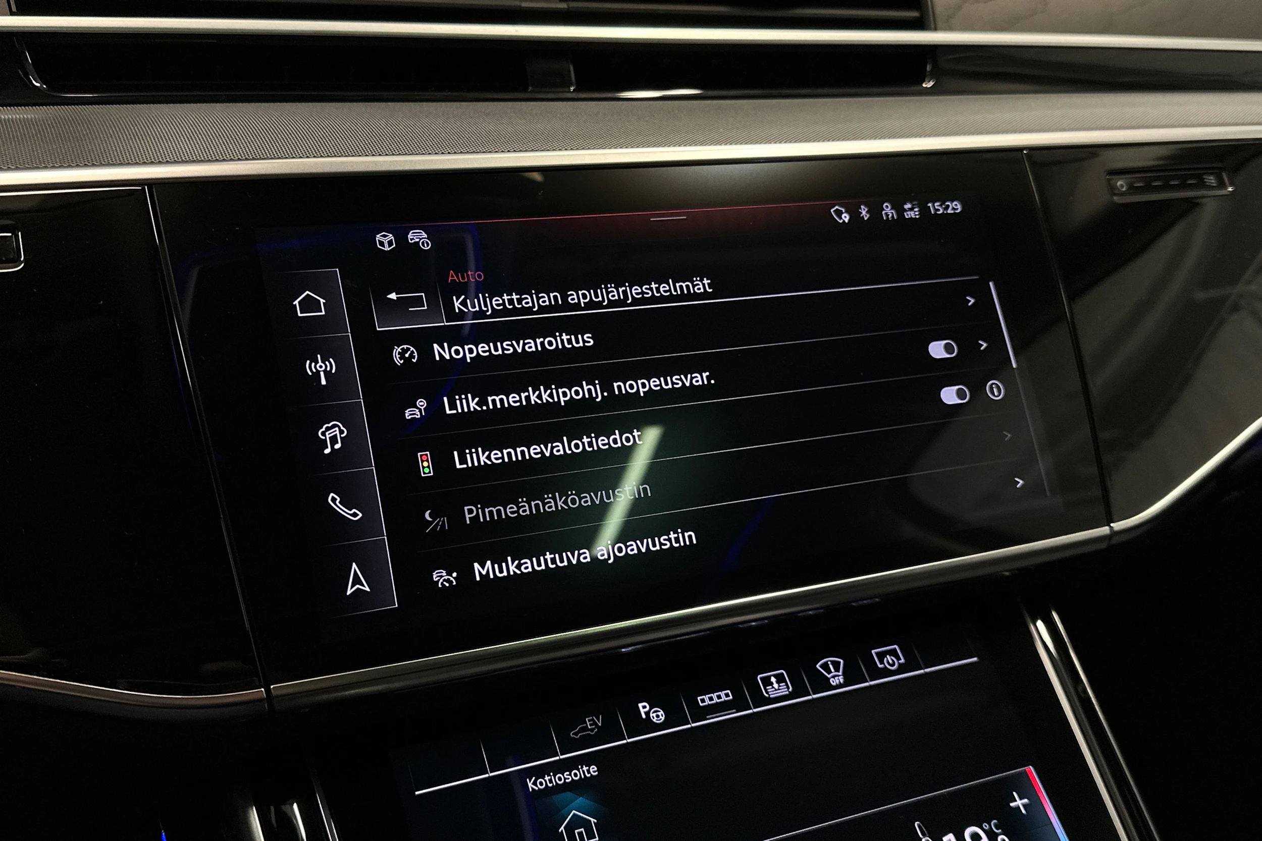 musta Audi A8 2025 kuva 22.