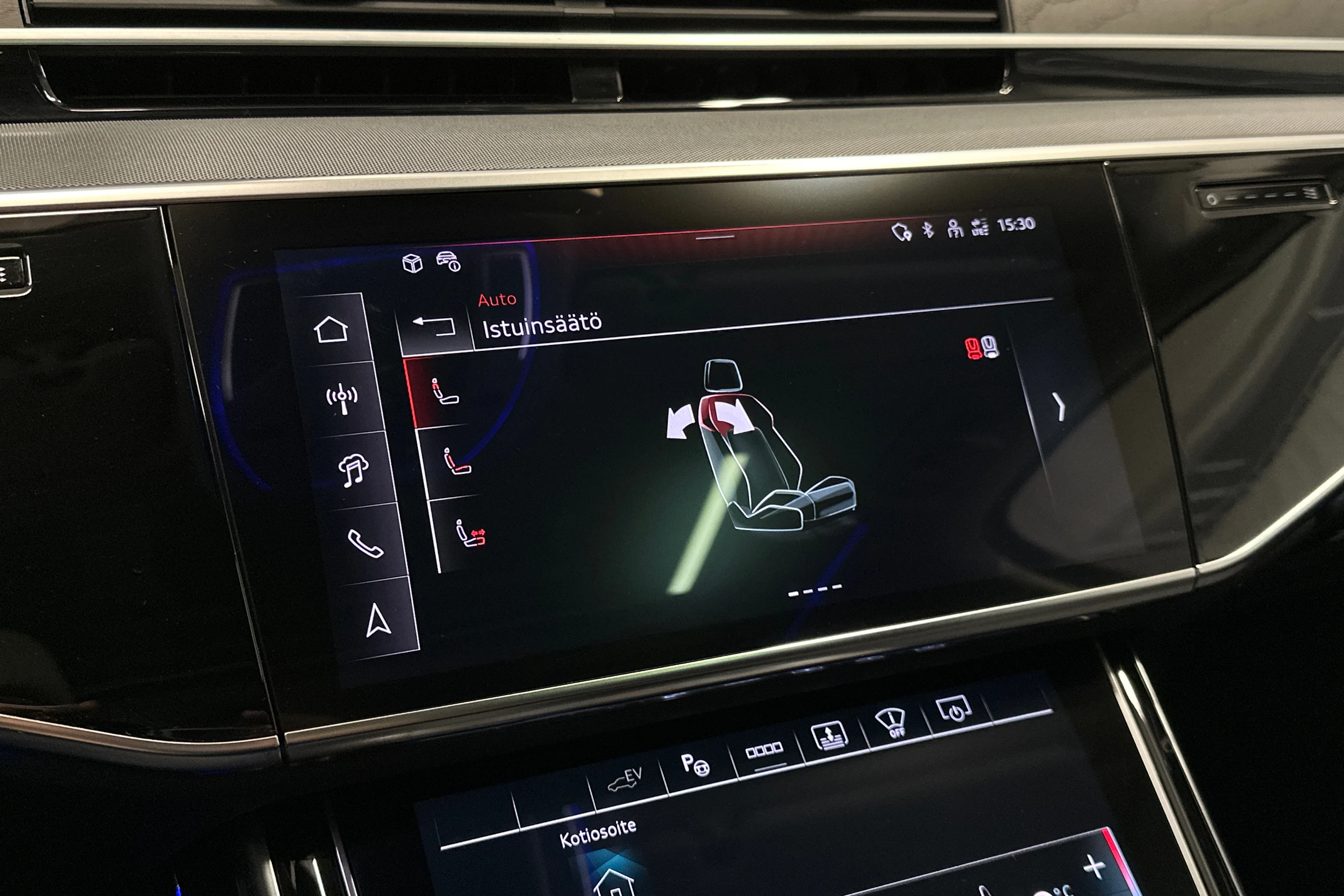 musta Audi A8 2025 kuva 25.