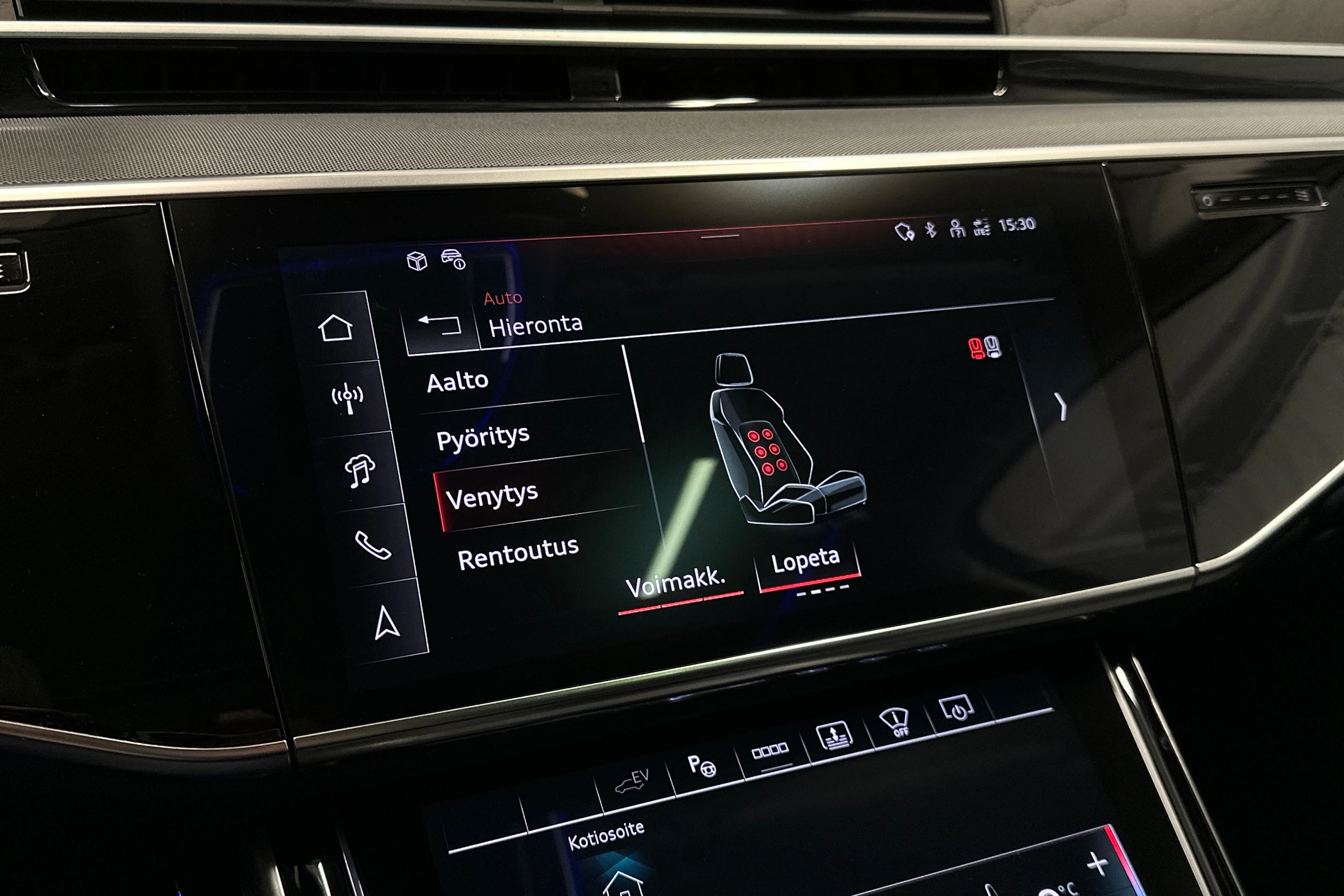 musta Audi A8 2025 kuva 26.