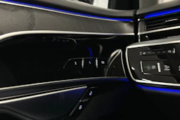 musta Audi A8 2025 kuva 28.