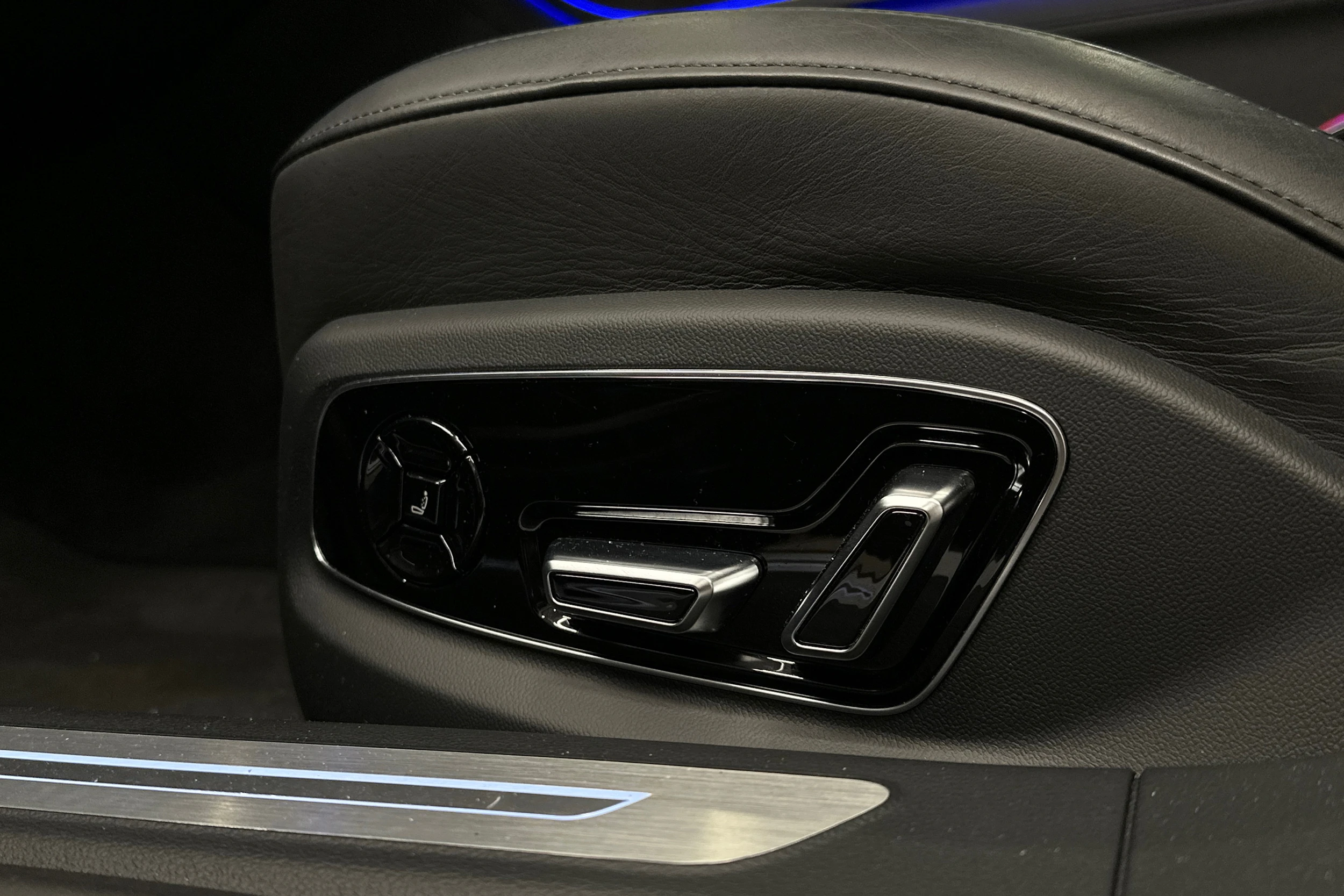 musta Audi A8 2025 kuva 30.