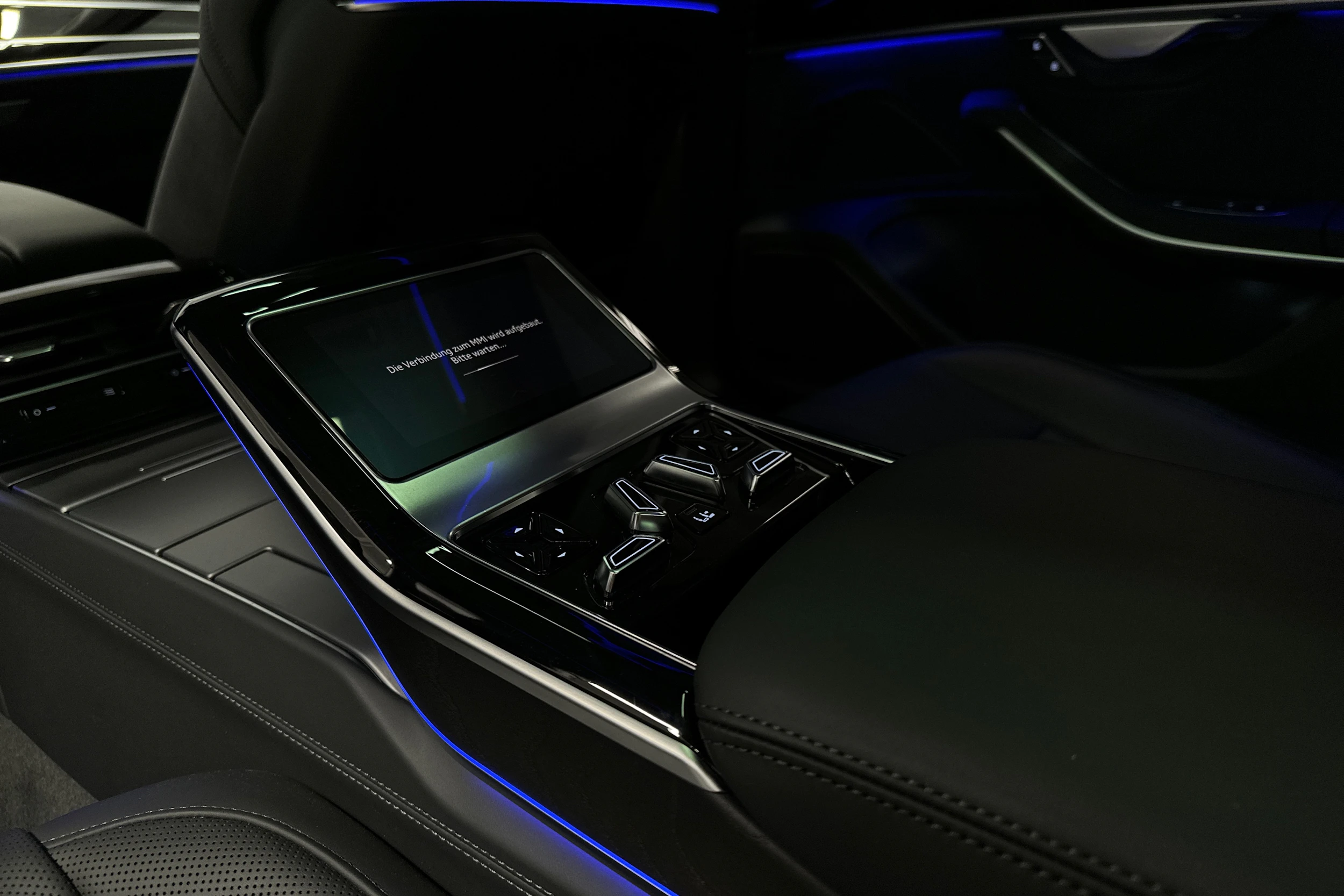 musta Audi A8 2025 kuva 33.