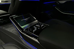 musta Audi A8 2025 kuva 33.