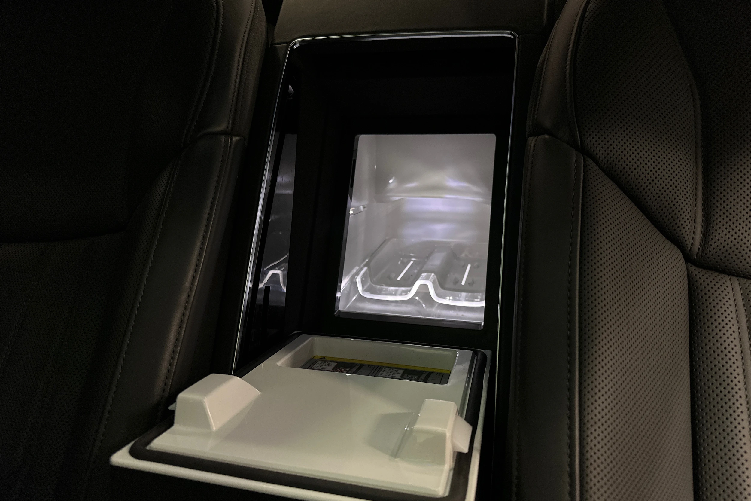 musta Audi A8 2025 kuva 34.