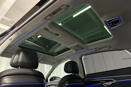 musta Audi A8 2025 kuva 35.