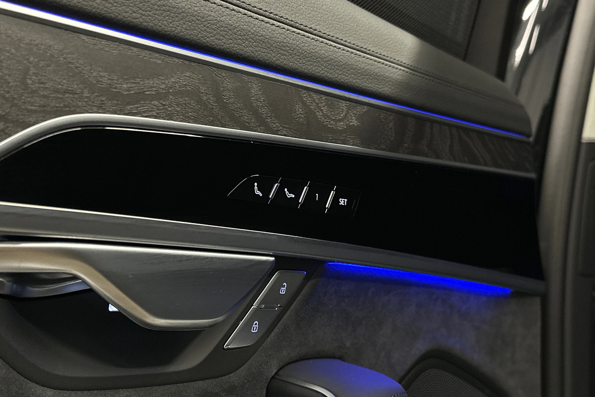 musta Audi A8 2025 kuva 36.