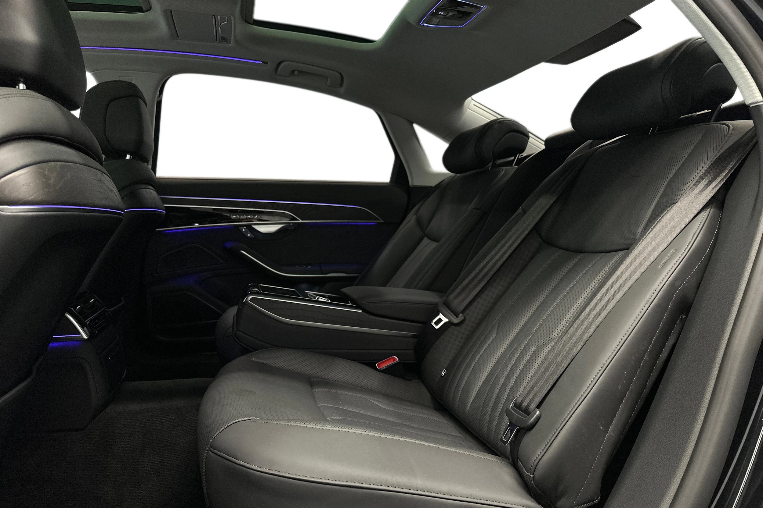 musta Audi A8 2025 kuva 8.