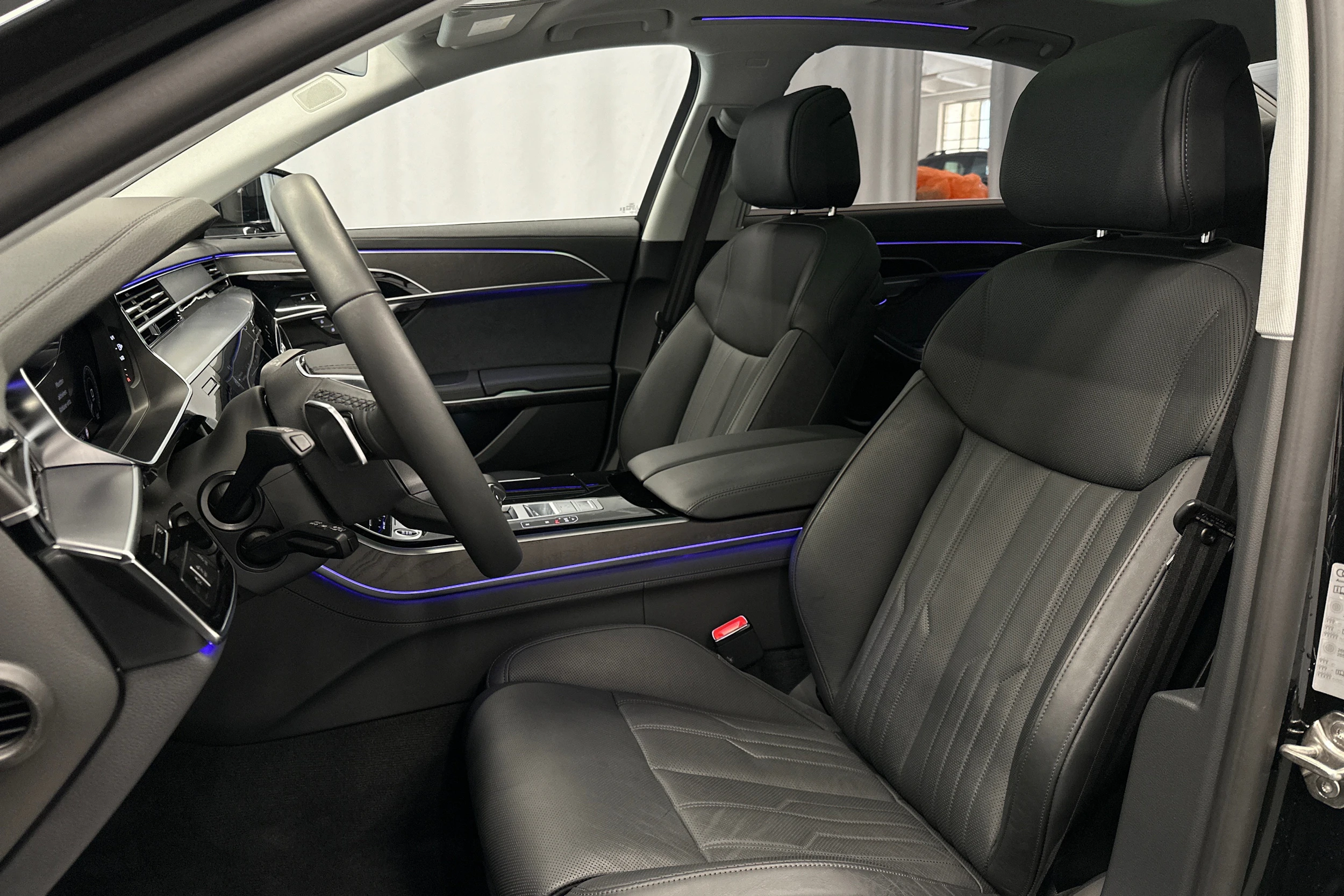 musta Audi A8 2025 kuva 13.