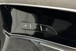 musta Audi A8 2025 kuva 17.