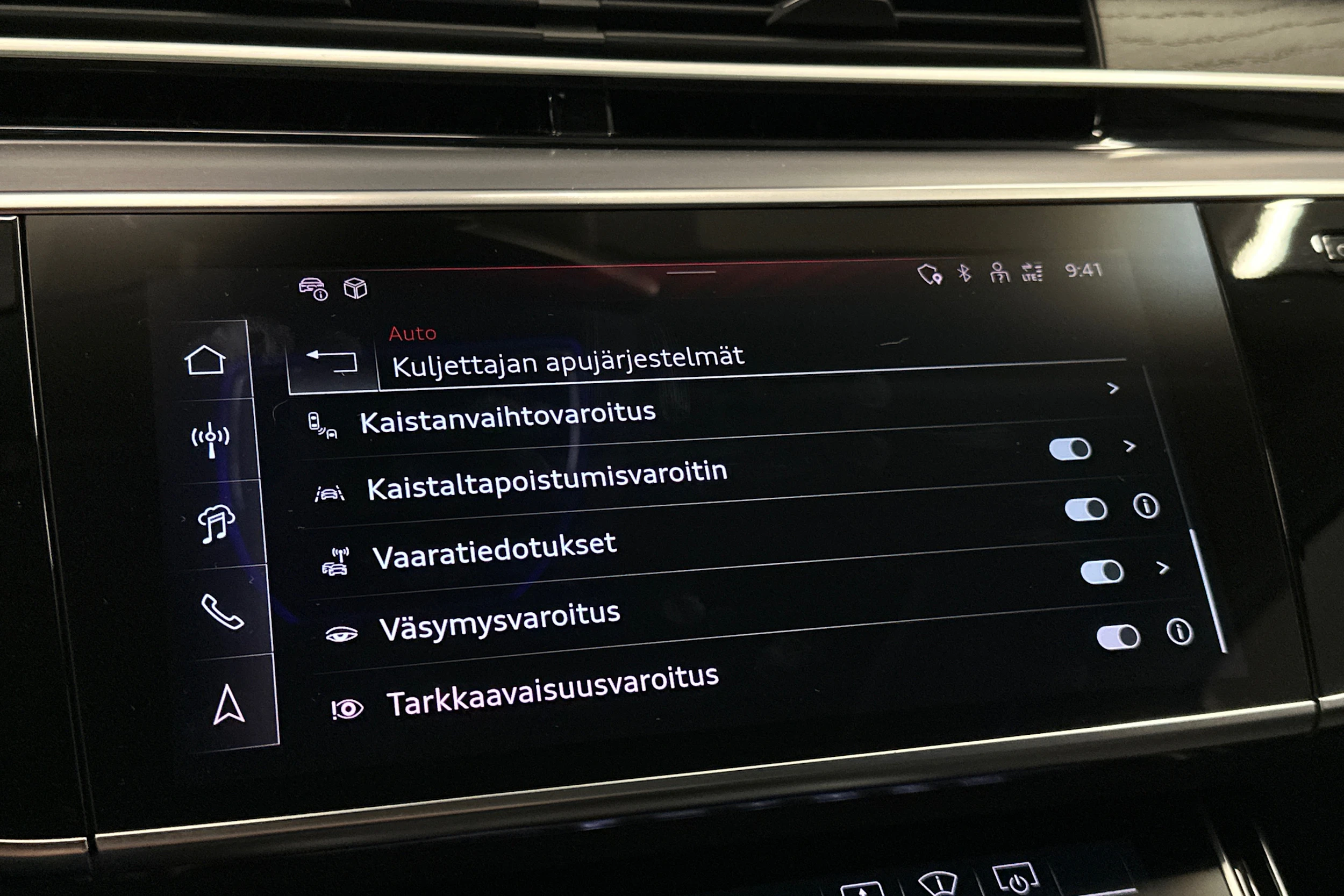 musta Audi A8 2025 kuva 36.