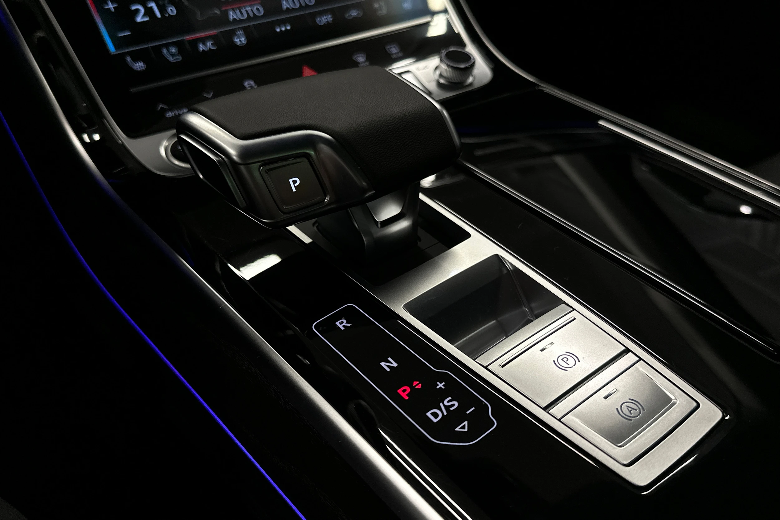 musta Audi A8 2025 kuva 40.