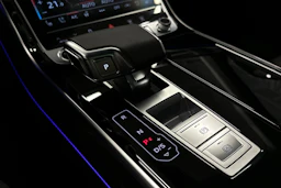 musta Audi A8 2025 kuva 40.