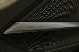 musta Audi A8 2025 kuva 41.