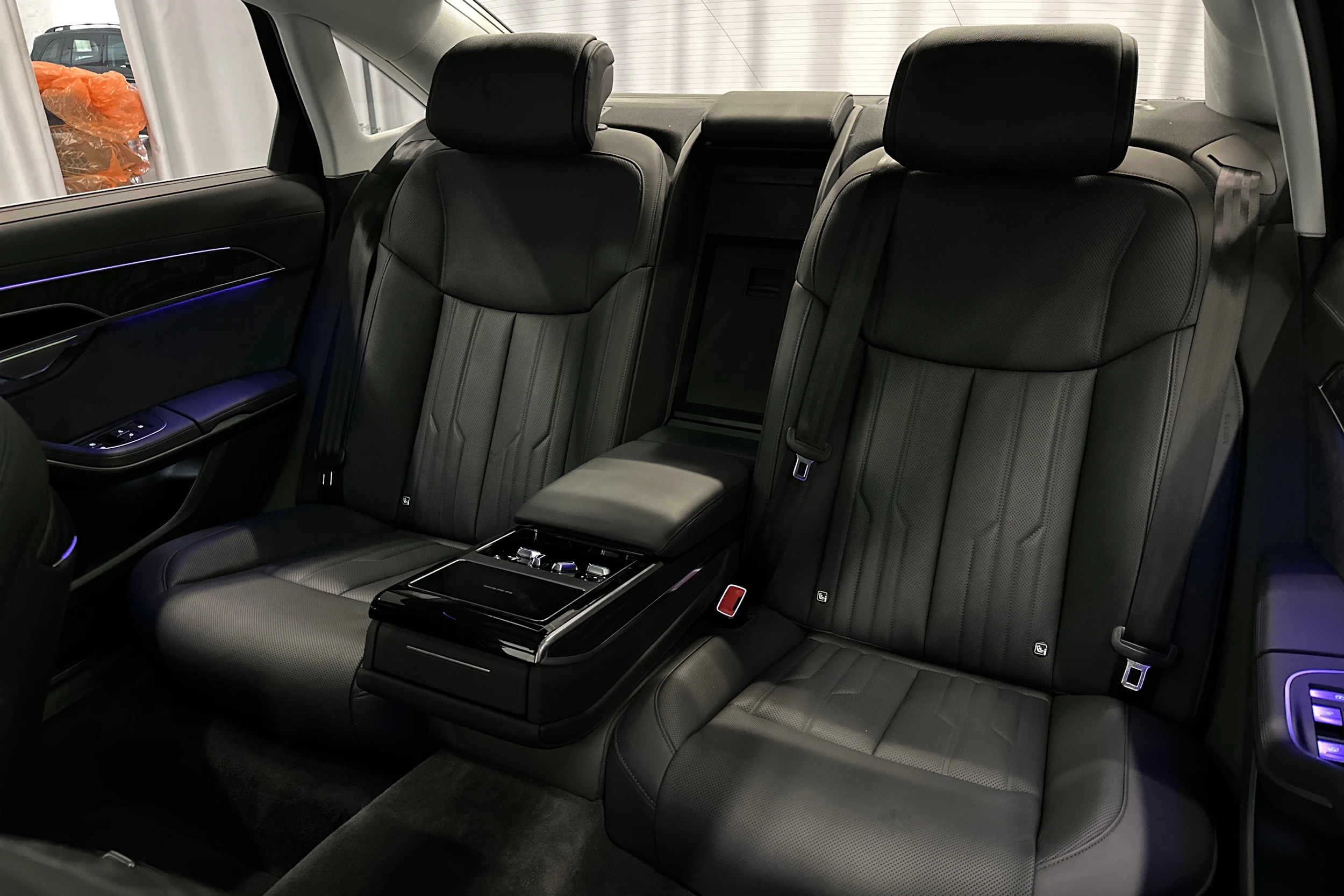 musta Audi A8 2025 kuva 43.