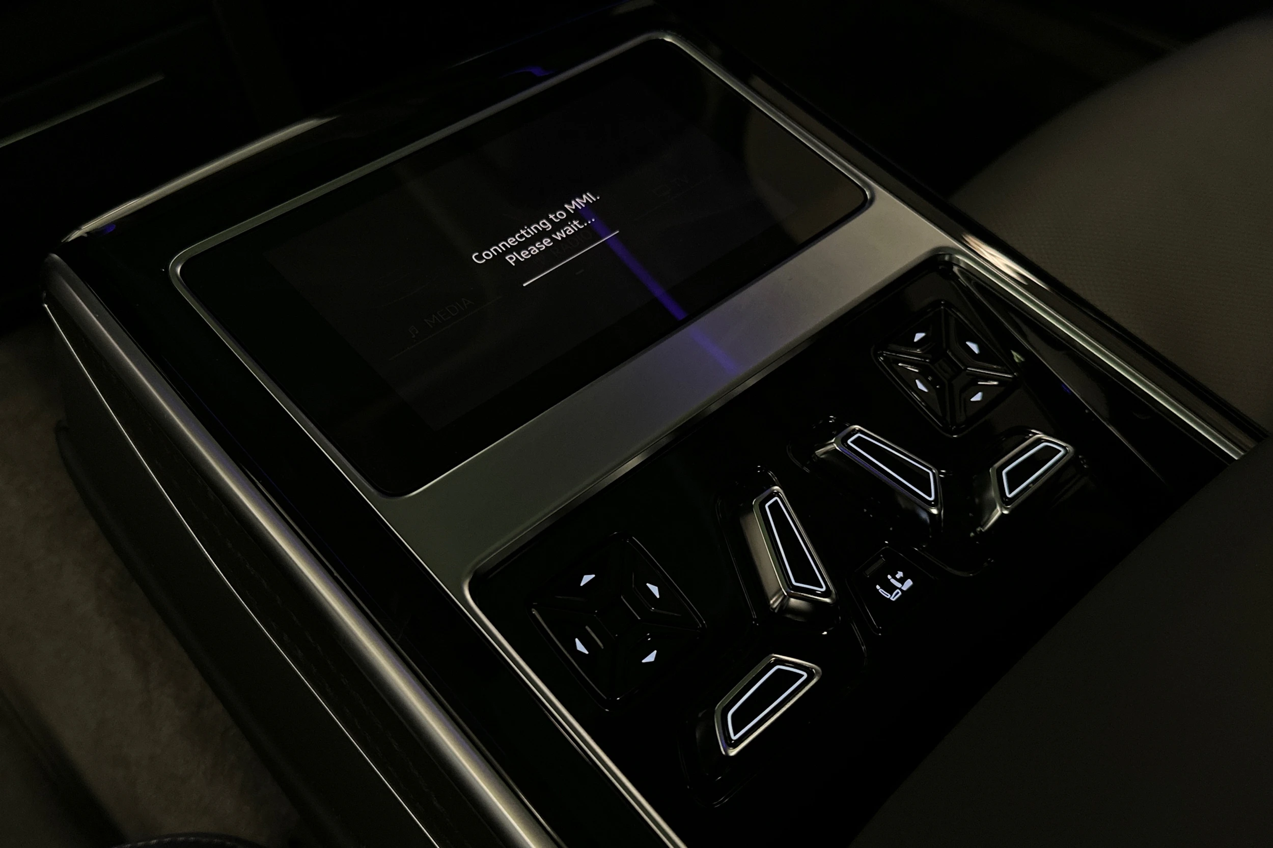 musta Audi A8 2025 kuva 44.