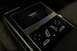 musta Audi A8 2025 kuva 44.