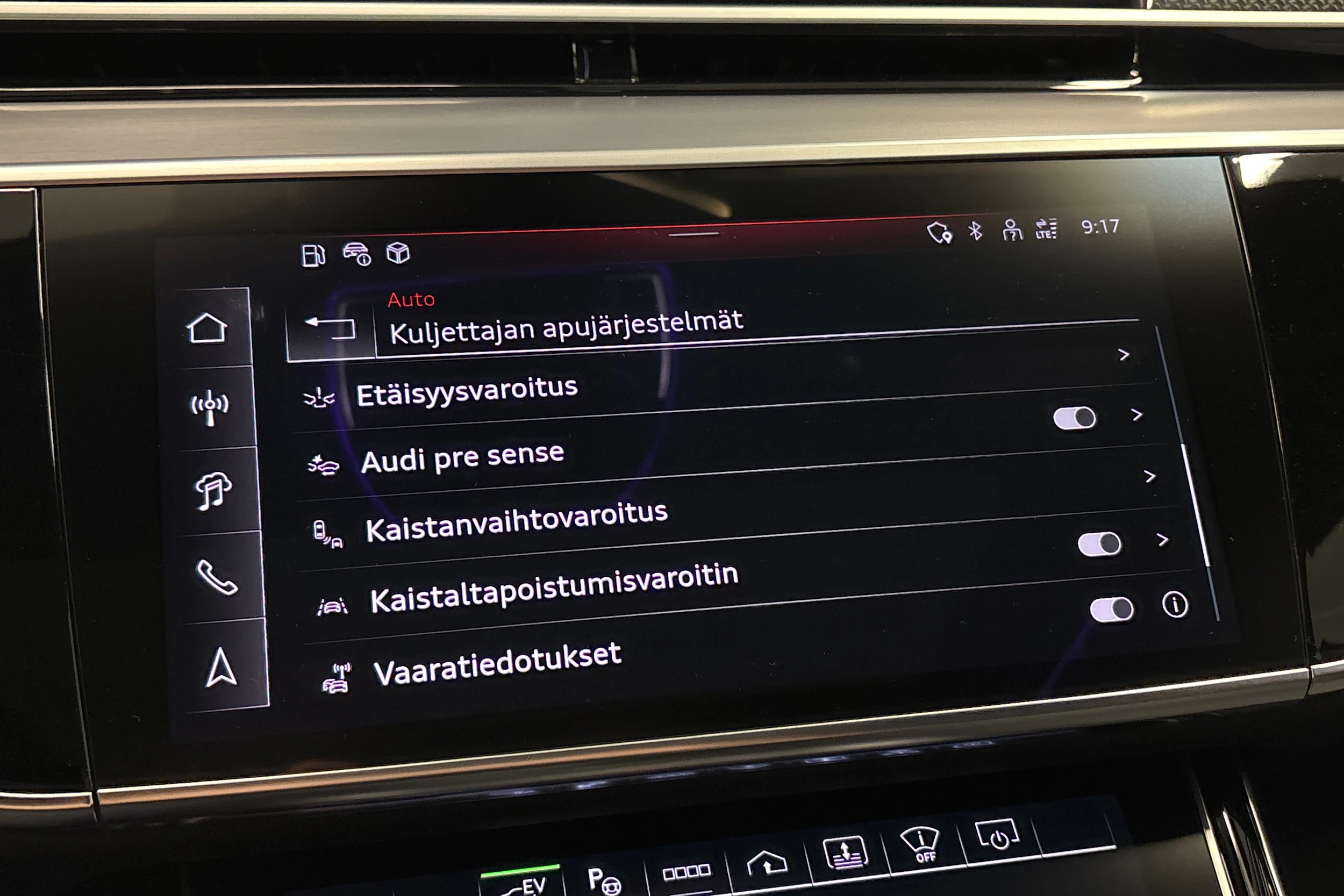 musta Audi A8 2025 kuva 32.