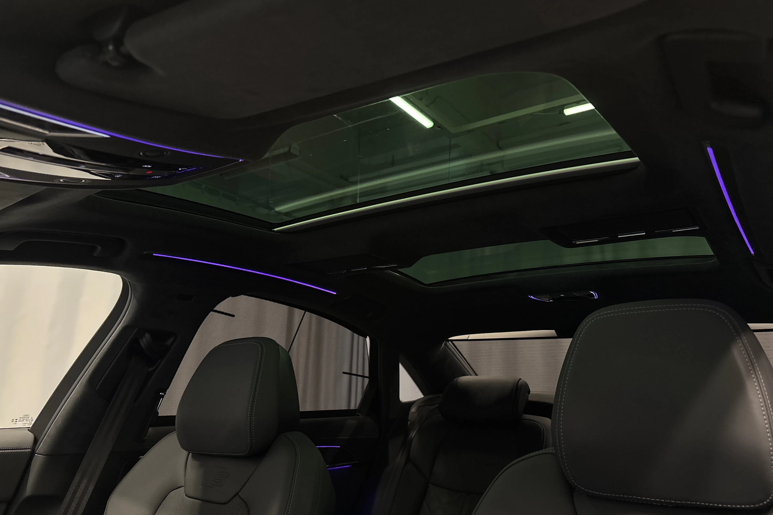 musta Audi A8 2025 kuva 38.