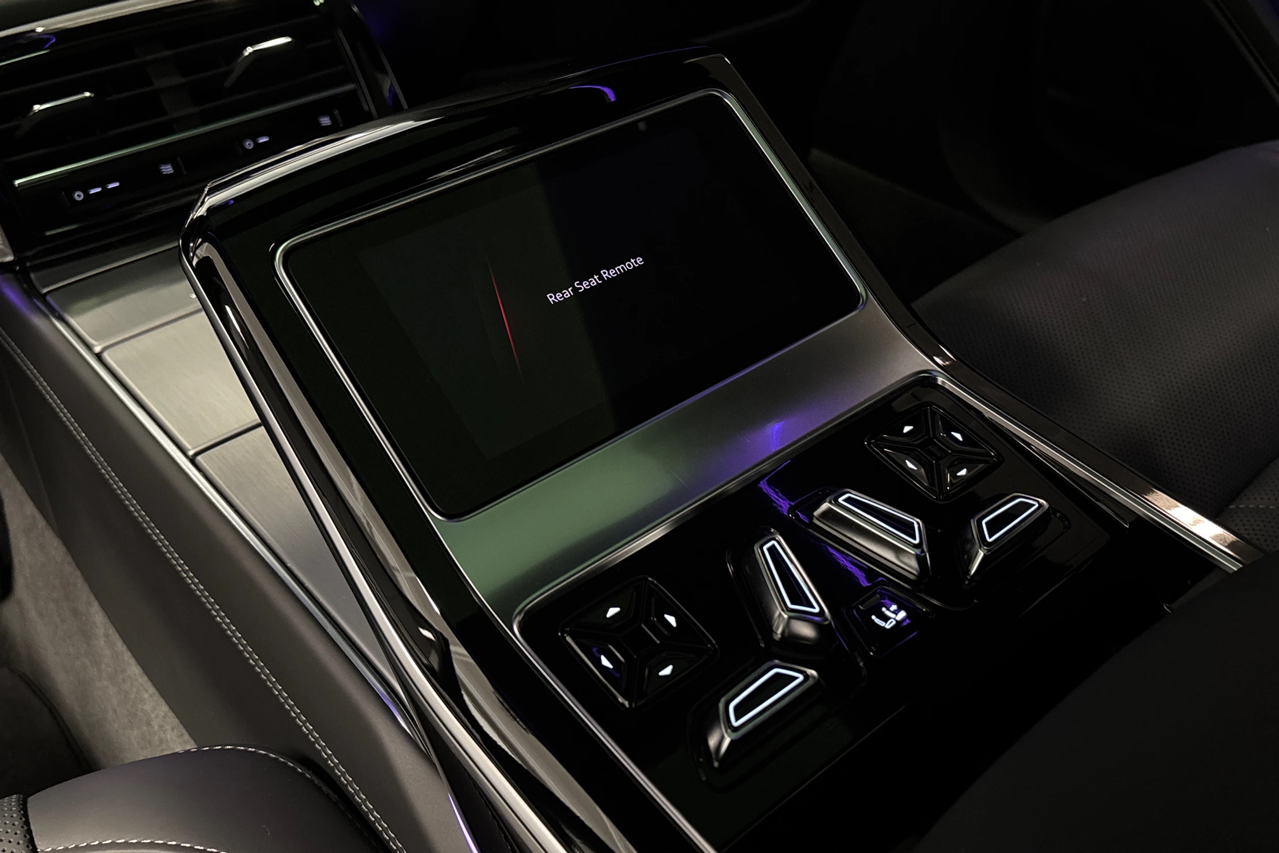 musta Audi A8 2025 kuva 41.