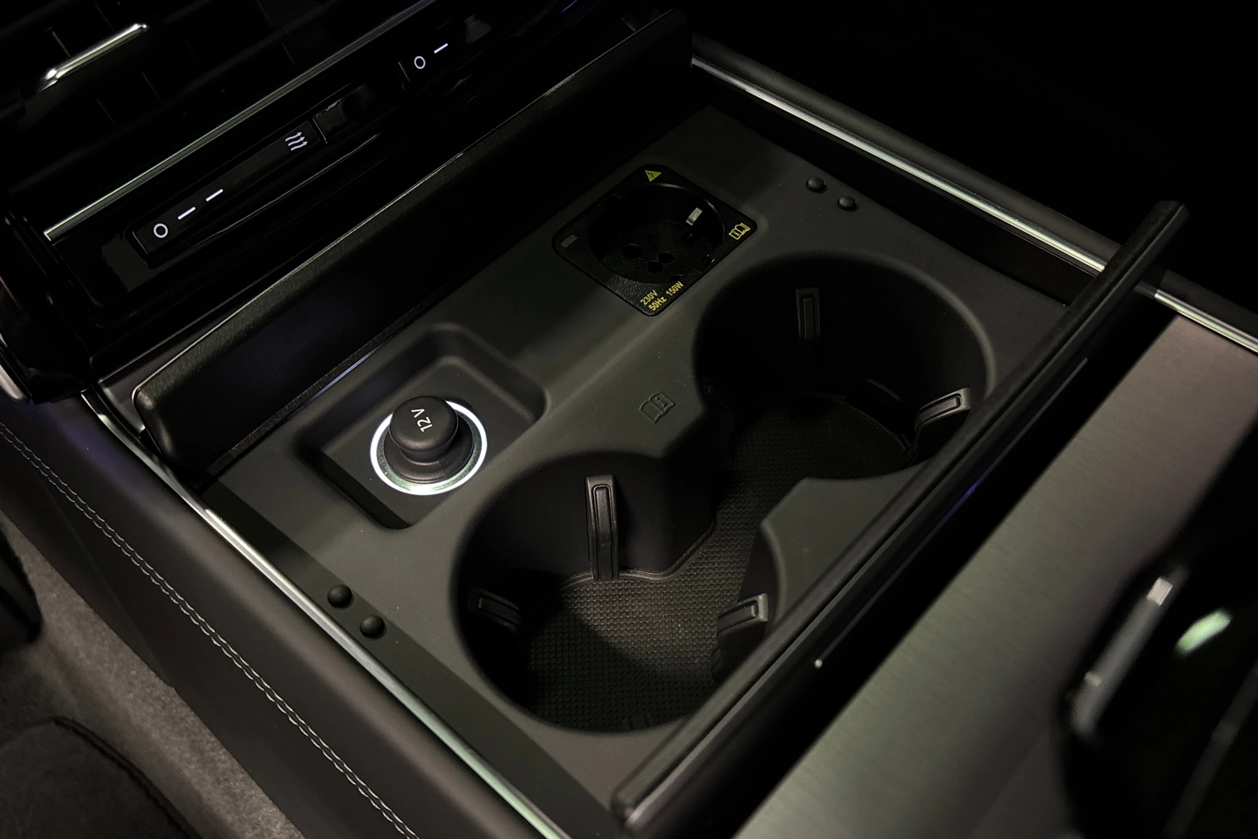 musta Audi A8 2025 kuva 42.