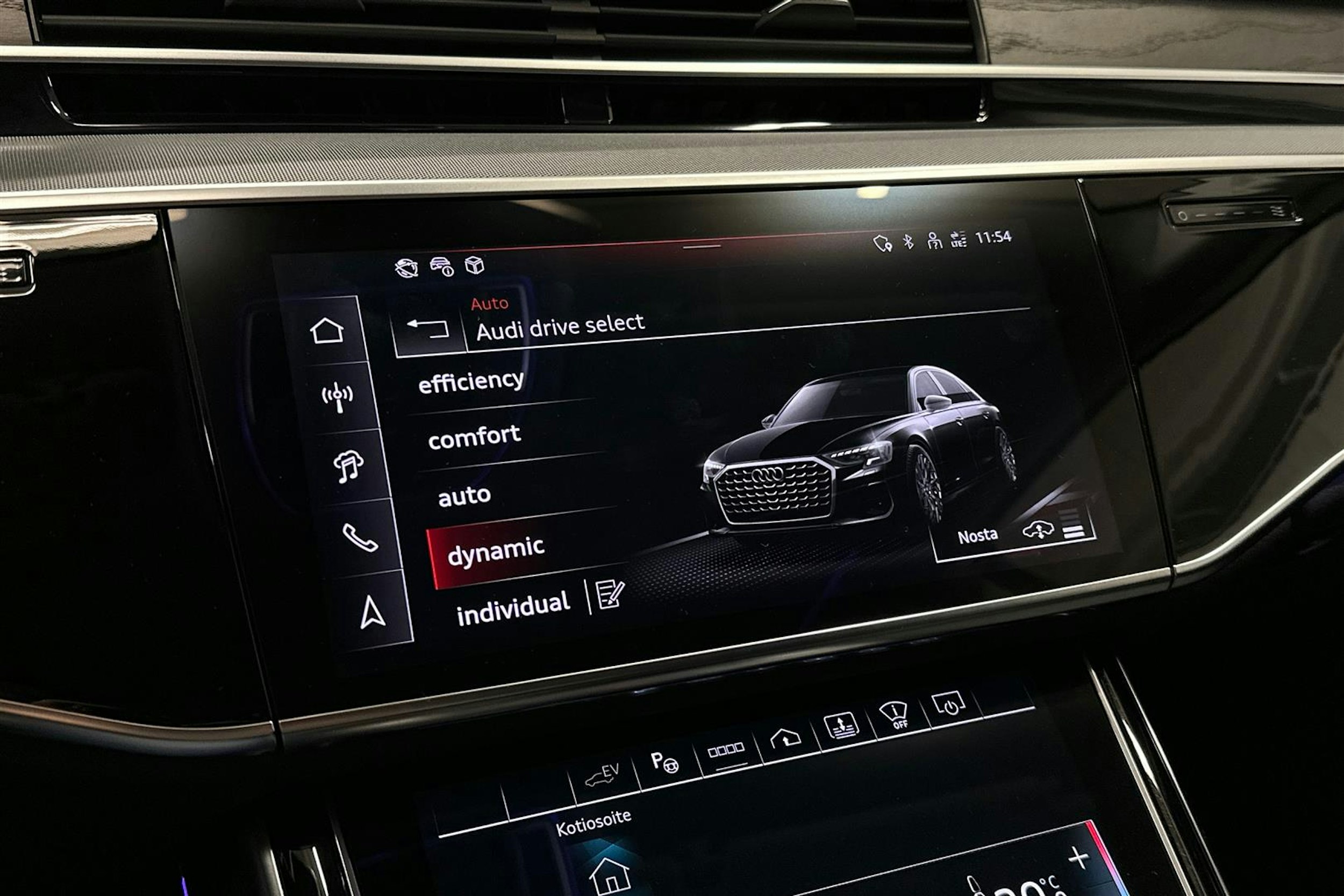 musta Audi A8 2025 kuva 19.