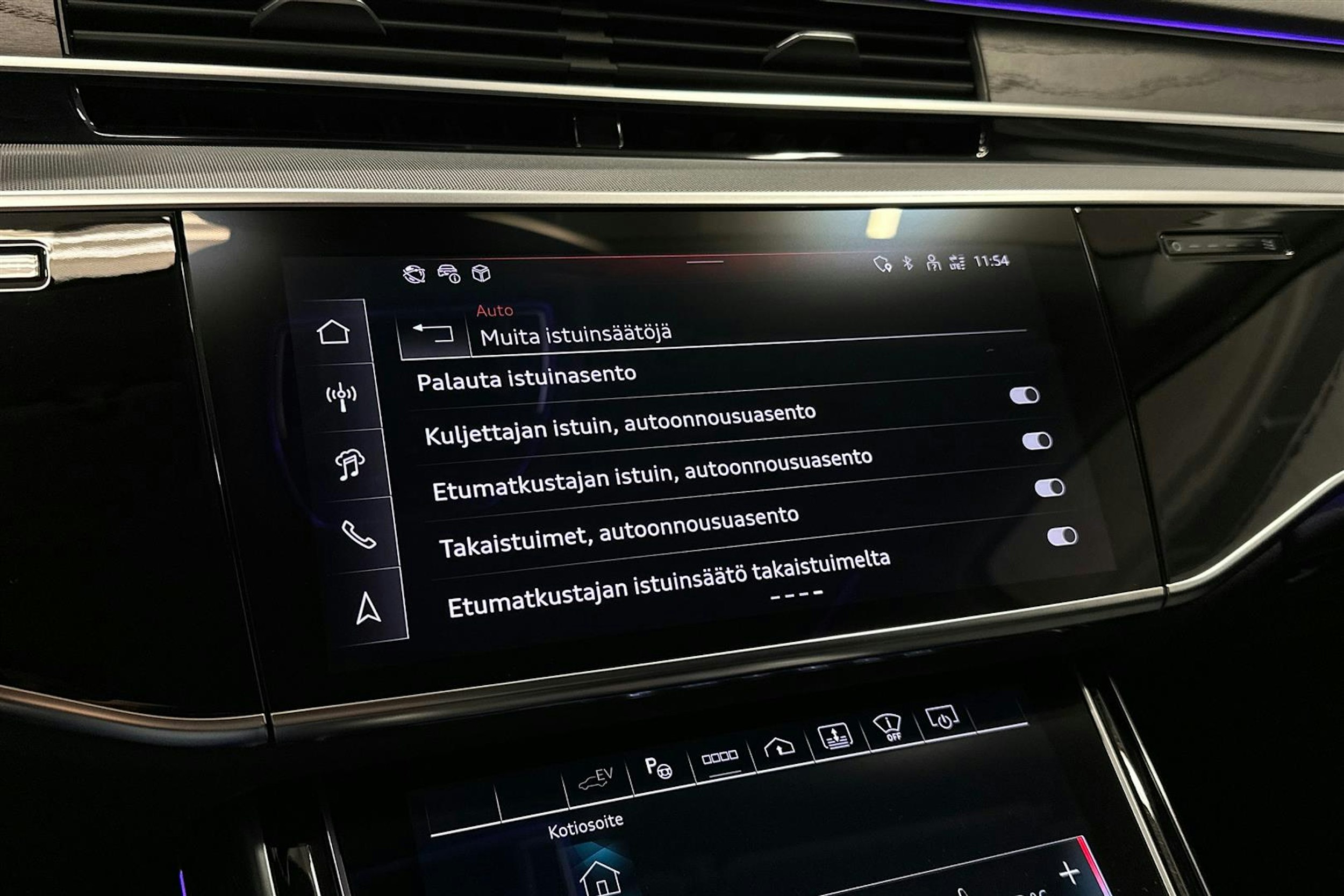 musta Audi A8 2025 kuva 21.