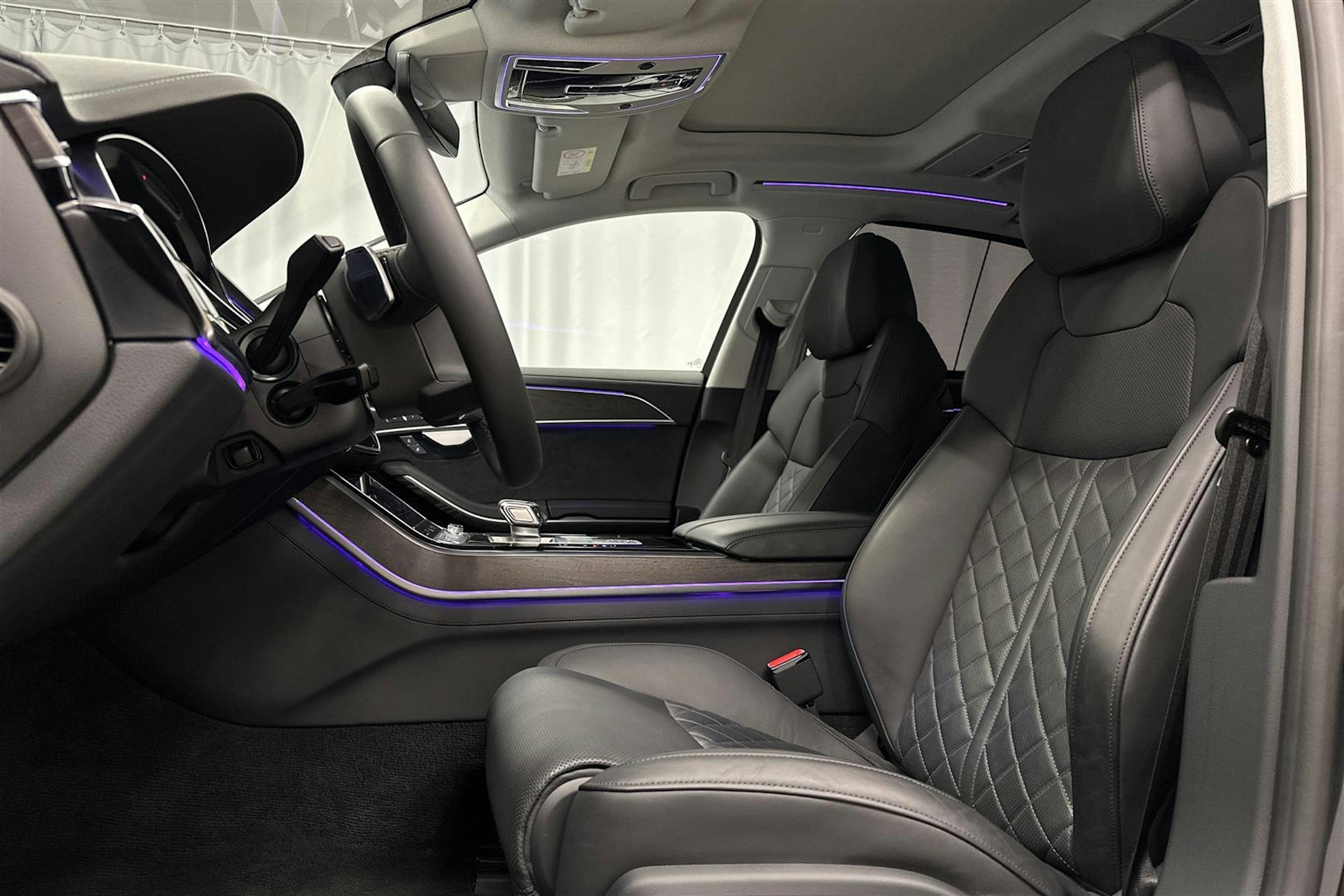 musta Audi A8 2025 kuva 27.