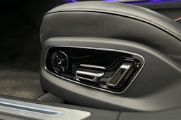 musta Audi A8 2025 kuva 28.