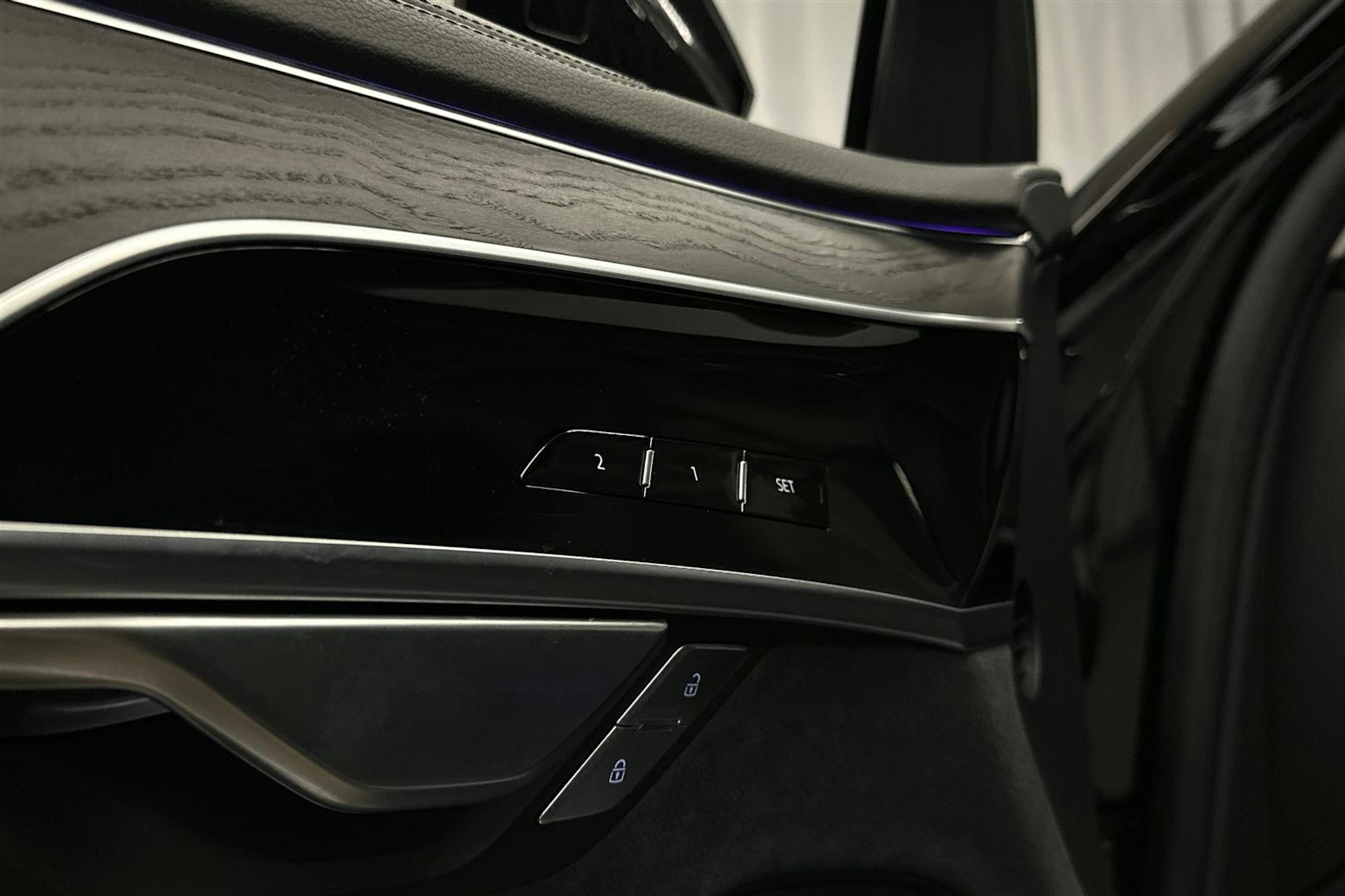 musta Audi A8 2025 kuva 29.