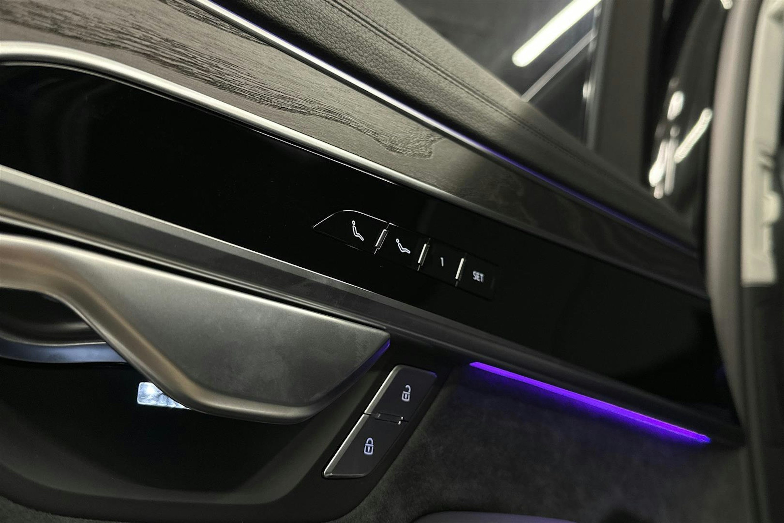 musta Audi A8 2025 kuva 31.