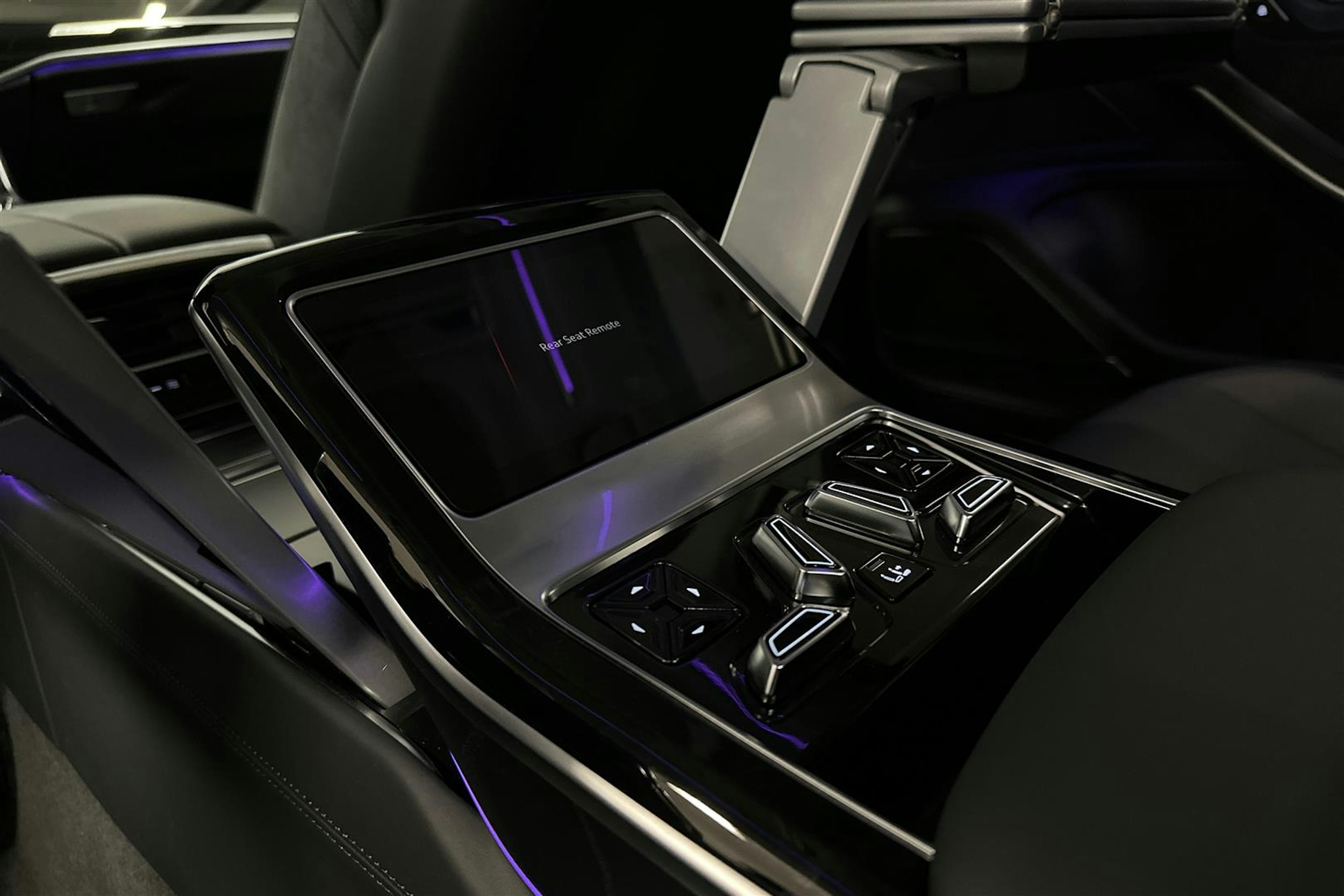 musta Audi A8 2025 kuva 33.