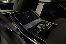 musta Audi A8 2025 kuva 33.