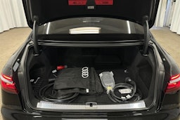 musta Audi A8 2025 kuva 34.